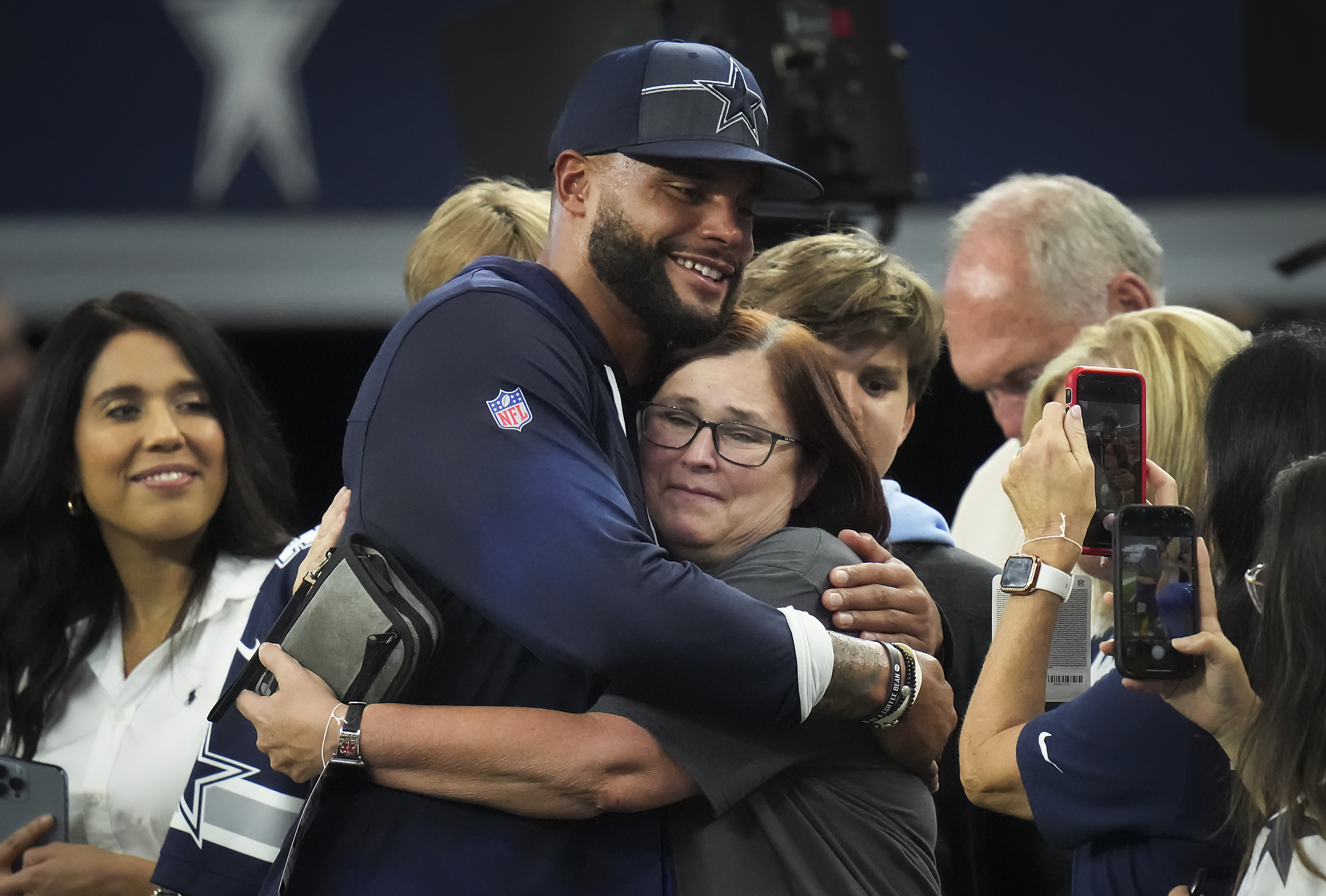 Dallas Cowboys quarterback Will Grier finds a wide-open wide receiver Simi  Fehoko on bootleg for Cowboys TD