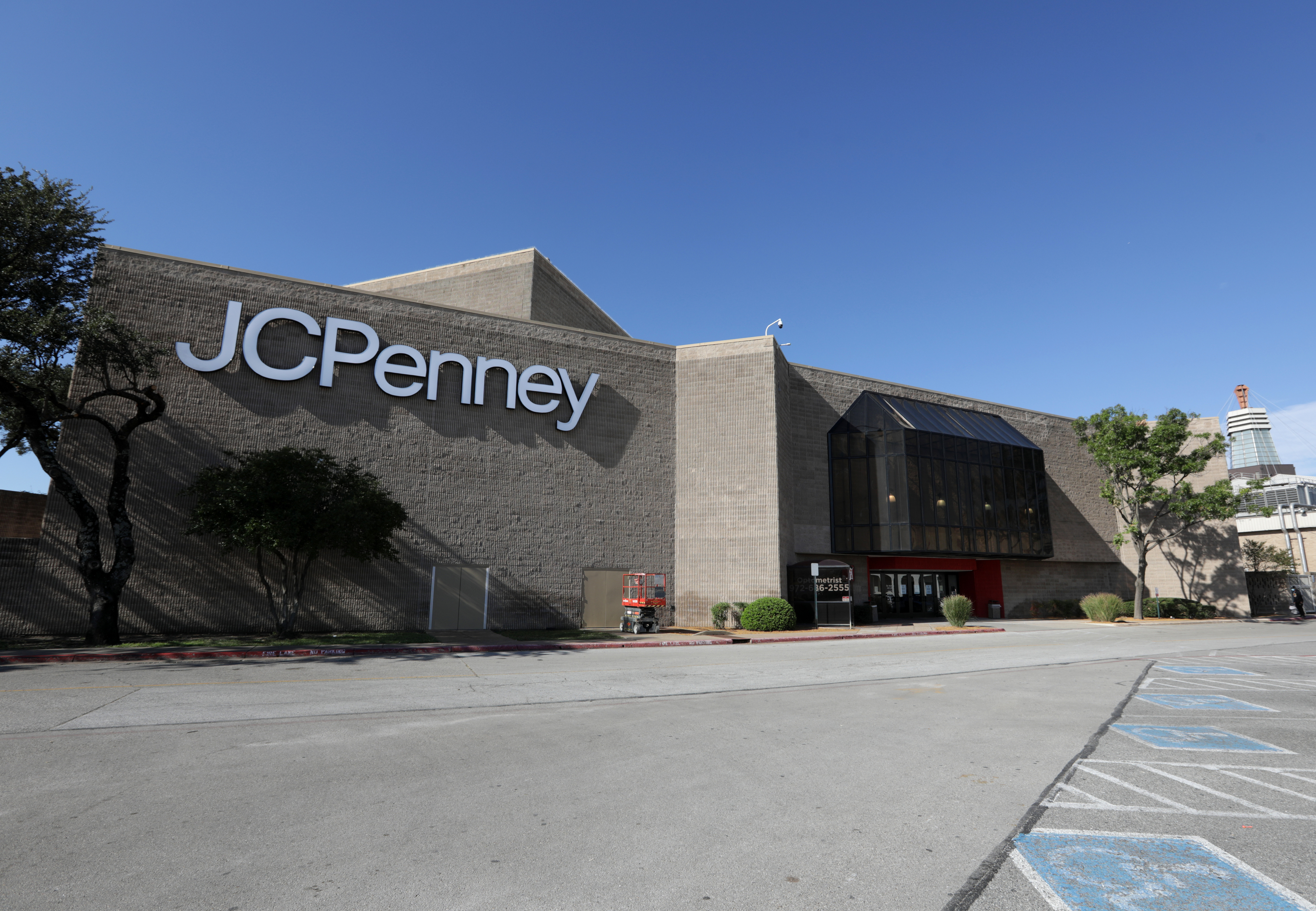 JCPenney spending $1 billion on store, online upgrades in latest