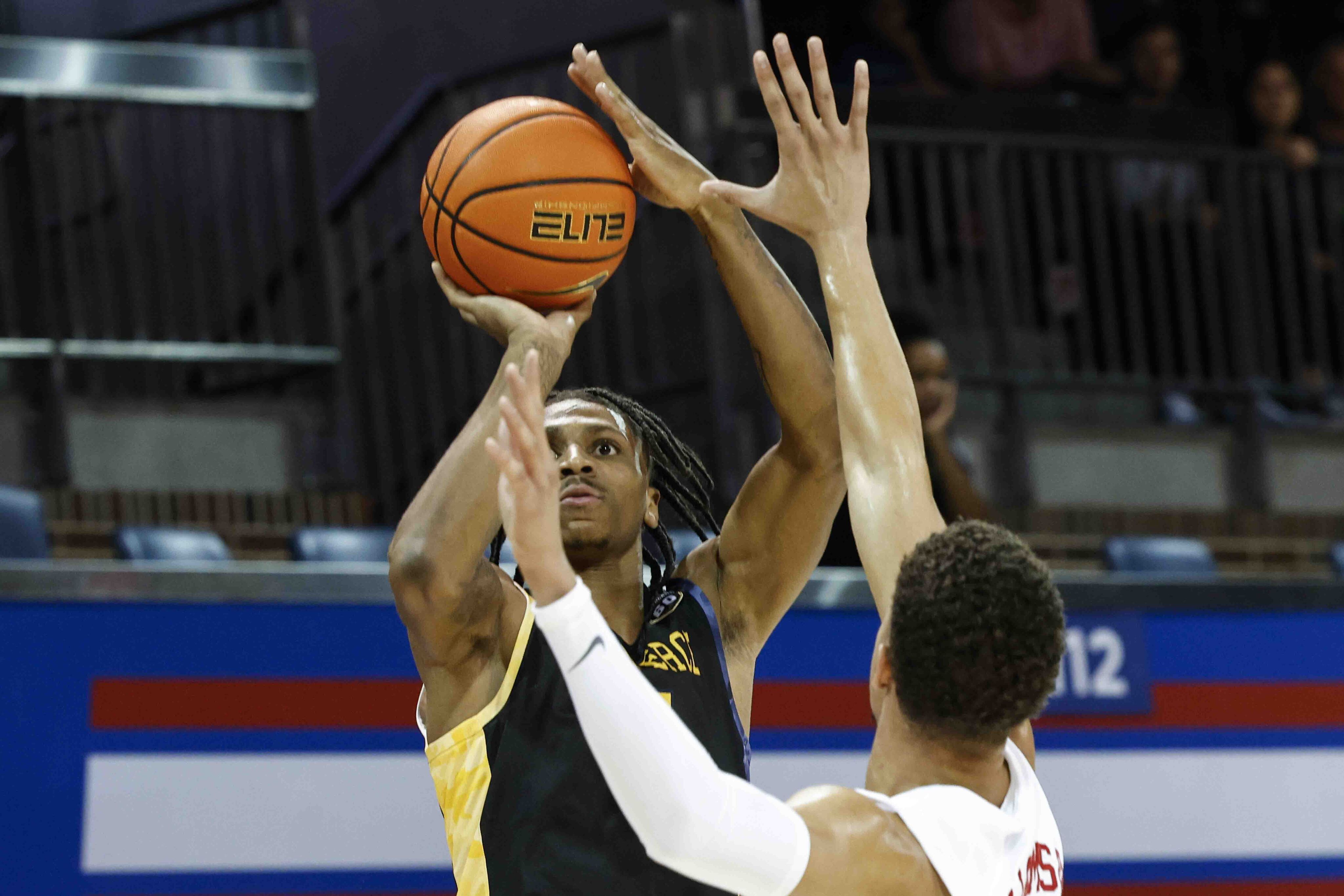 Photos: Layup Line! Smu's Zhuric Phelps Drives For A Layup Against 