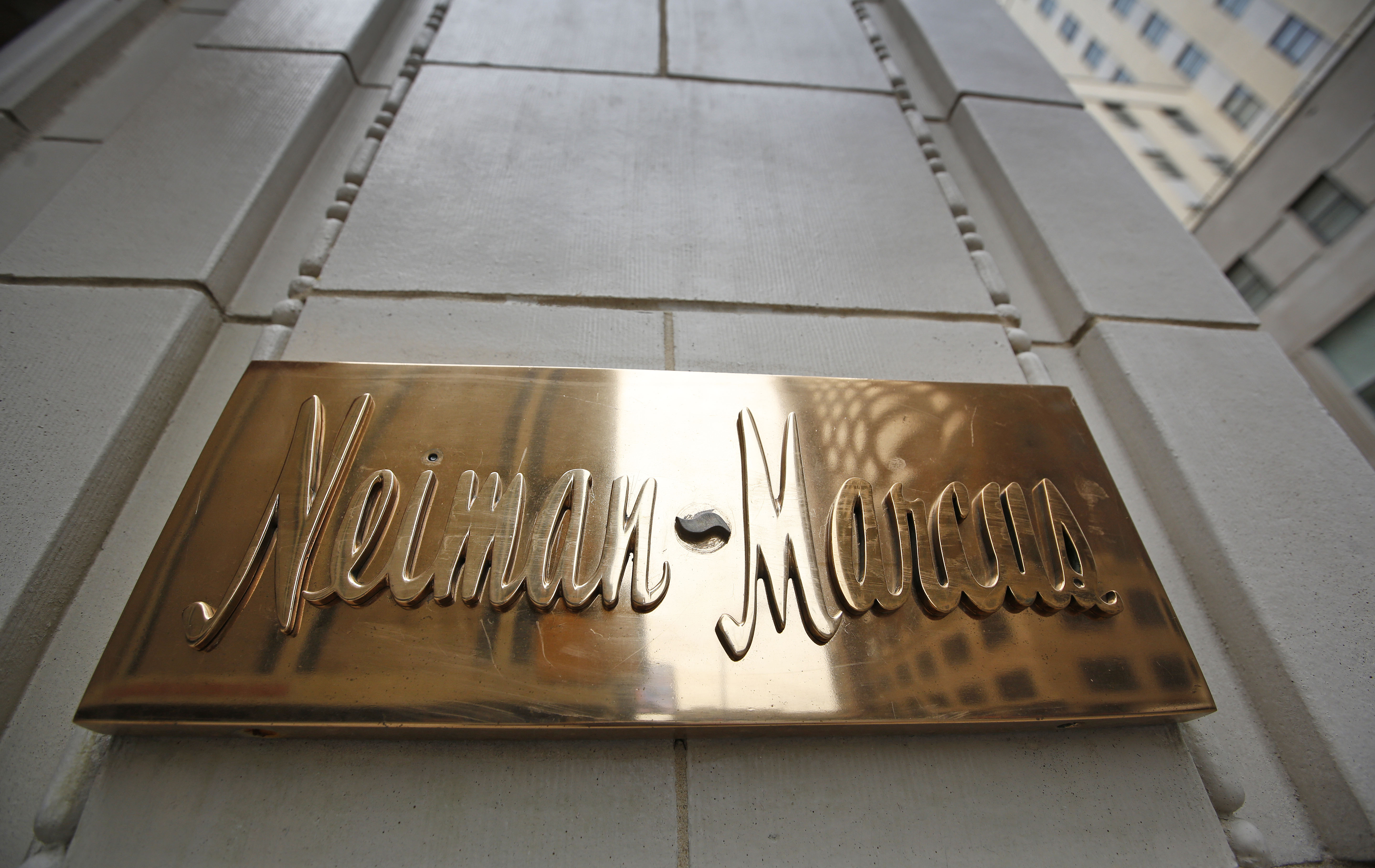 Neiman Marcus CEO angers employees with mansion magazine article