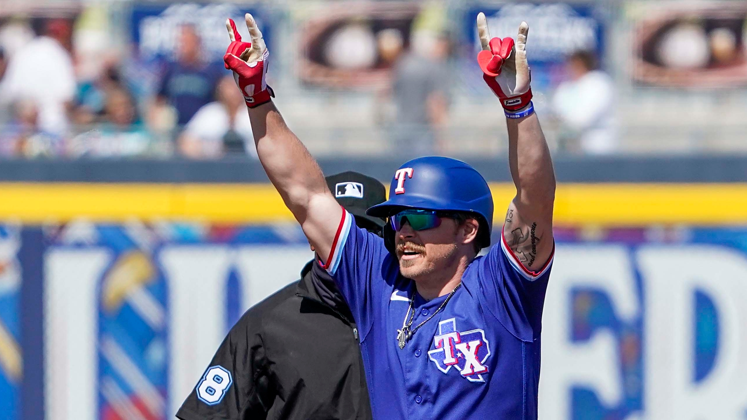 Rangers infielder Brock Holt expected to be activated from IL Saturday