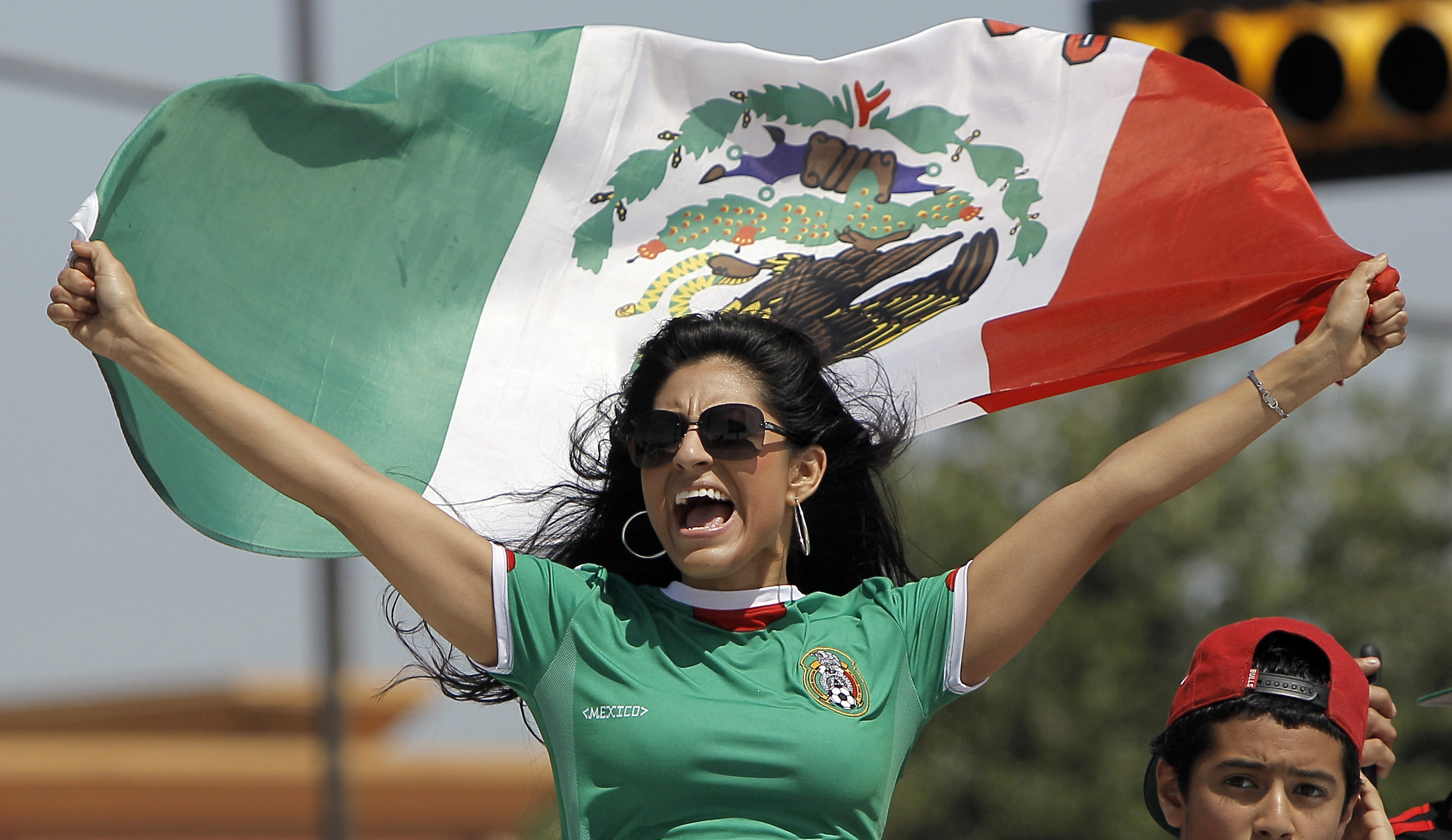 Mexican enjoys a comeback victory over Iceland at AT&T Stadium