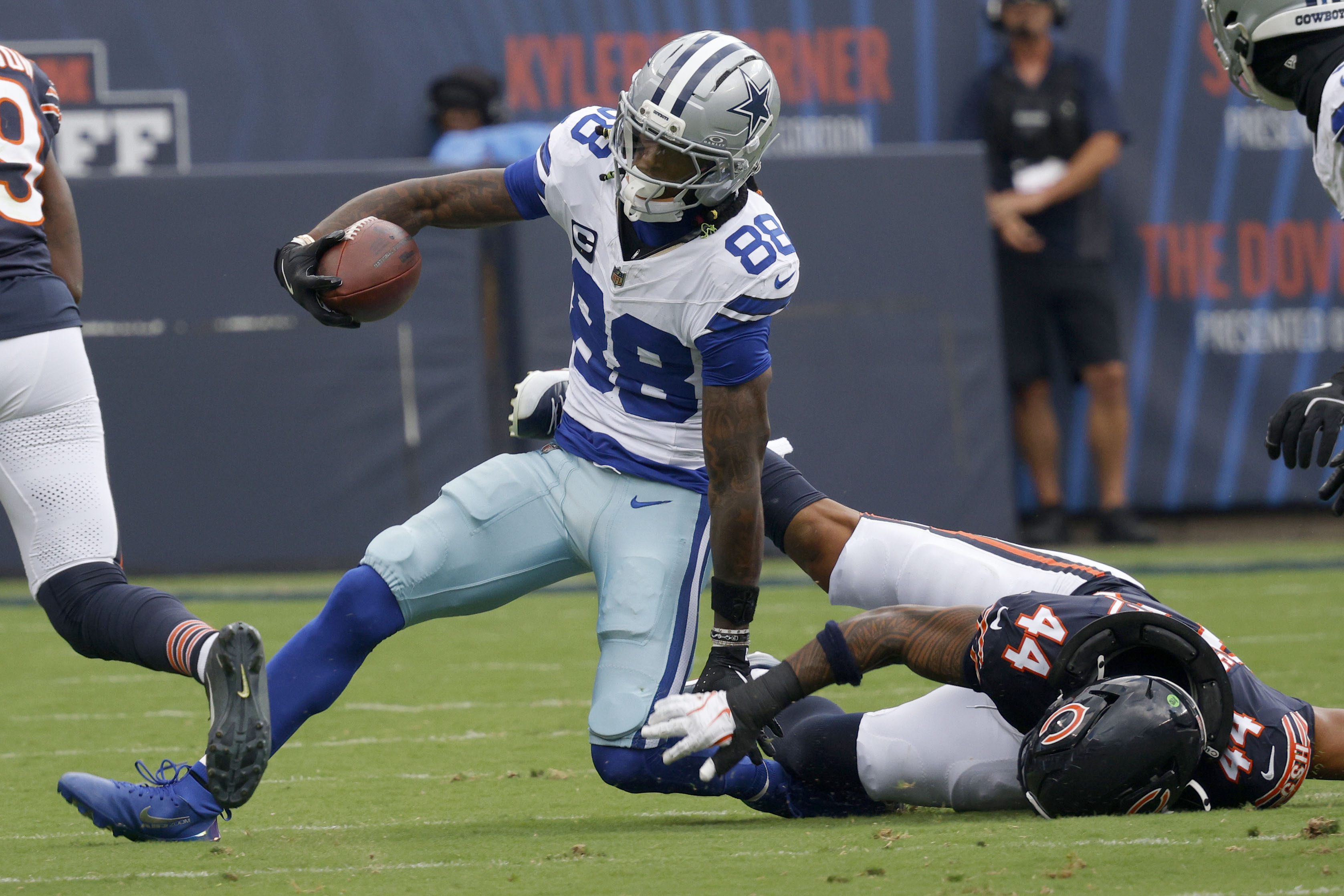 Cowboys WR CeeDee Lamb sustains ankle sprain during Dallas' Week 3 meeting  with Bears