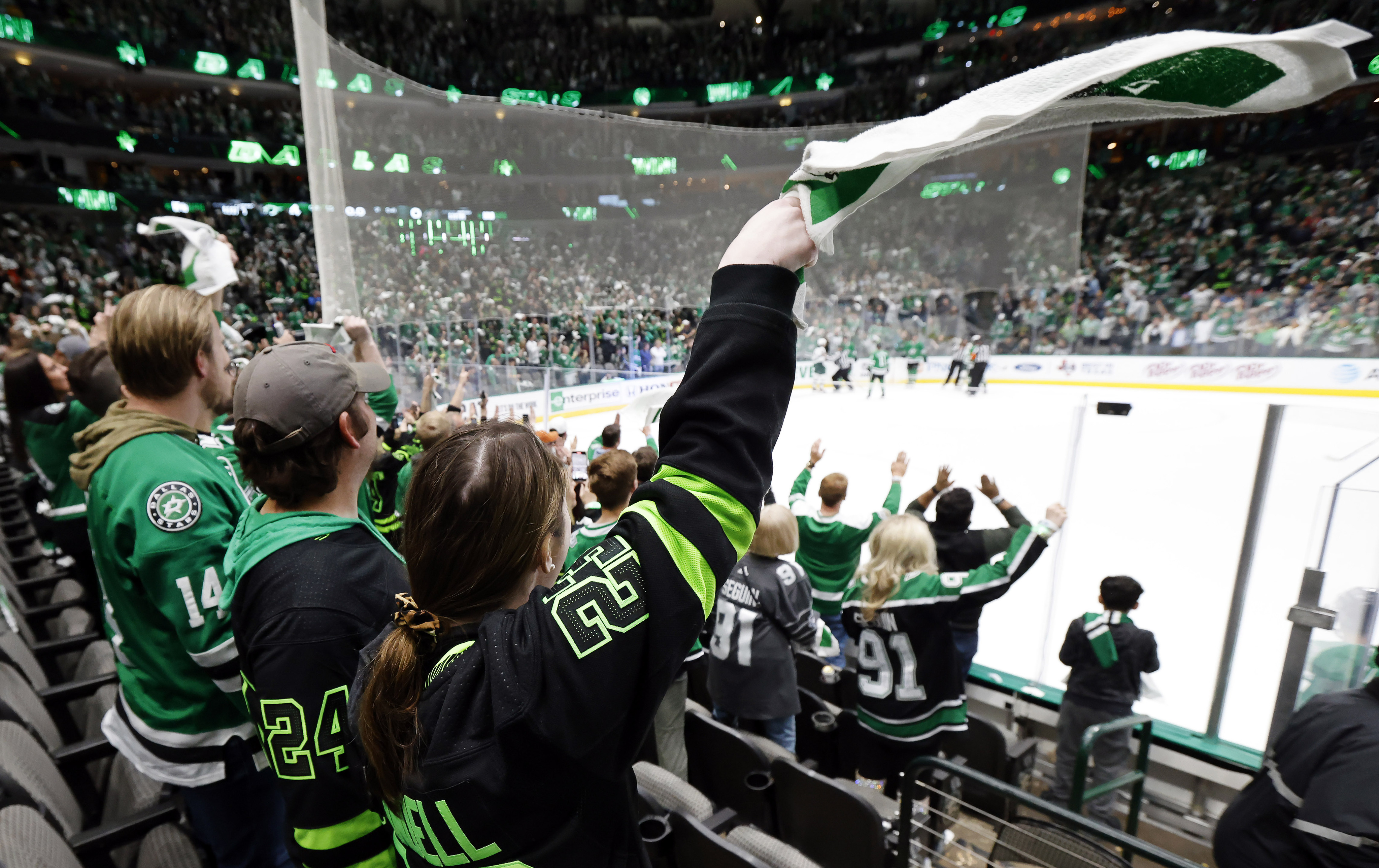 Kraken-Stars GameCenter: Live updates, highlights, how to watch, stream Game  5 in NHL playoffs