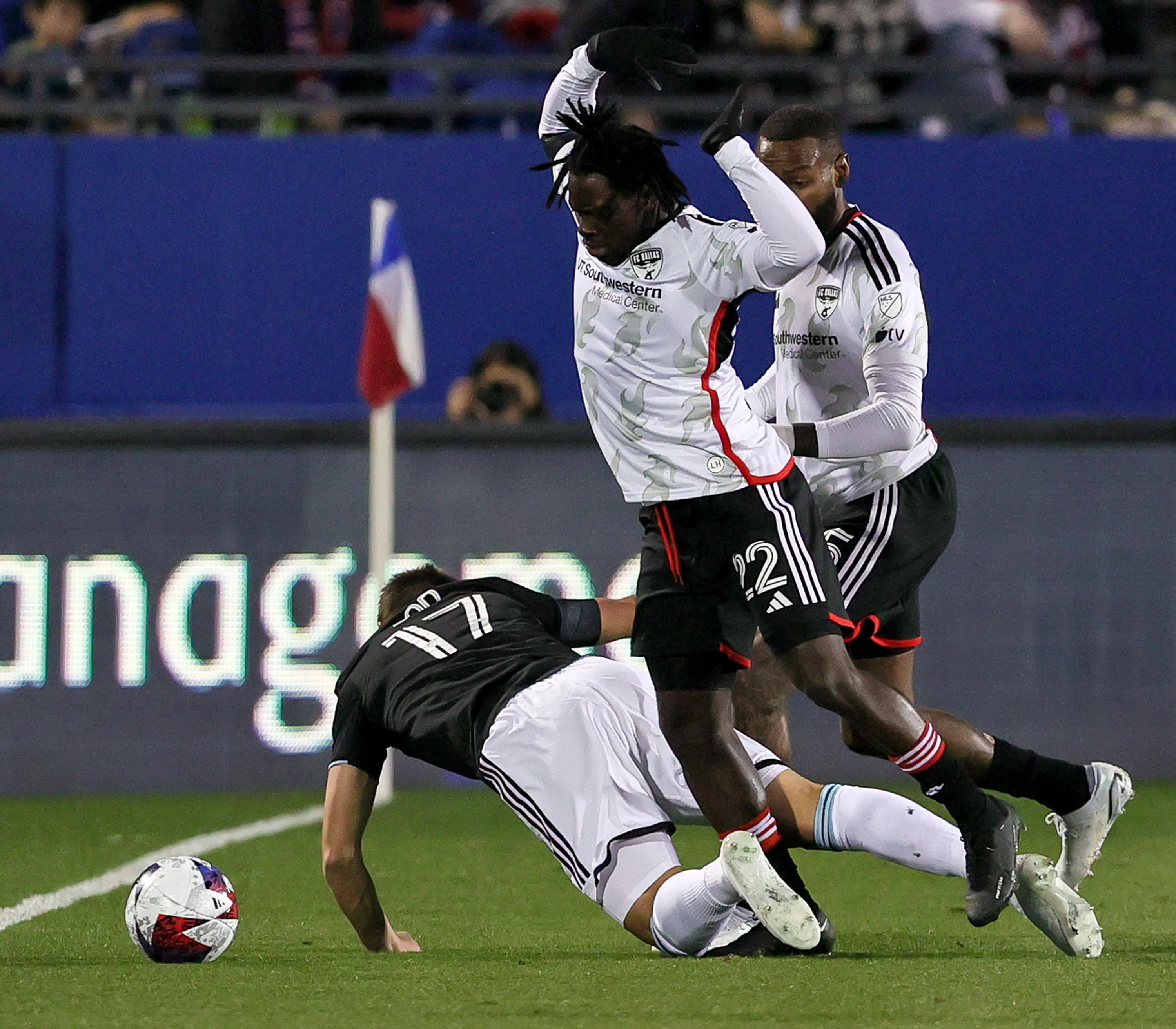 Velasco panenka penalty kick sends FC Dallas to 2nd round