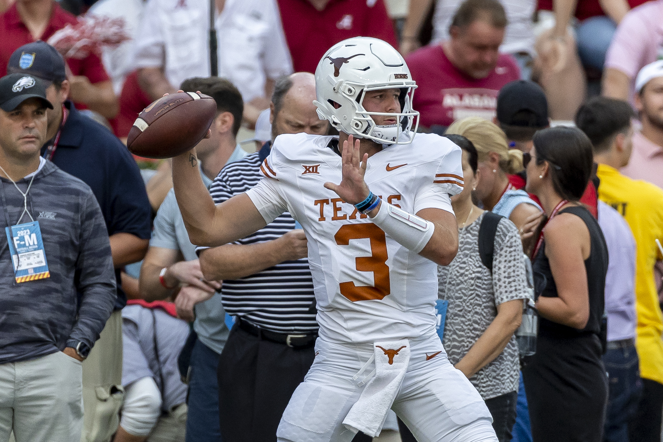 WATCH: Texas Longhorns start dust-up over Horns Down following