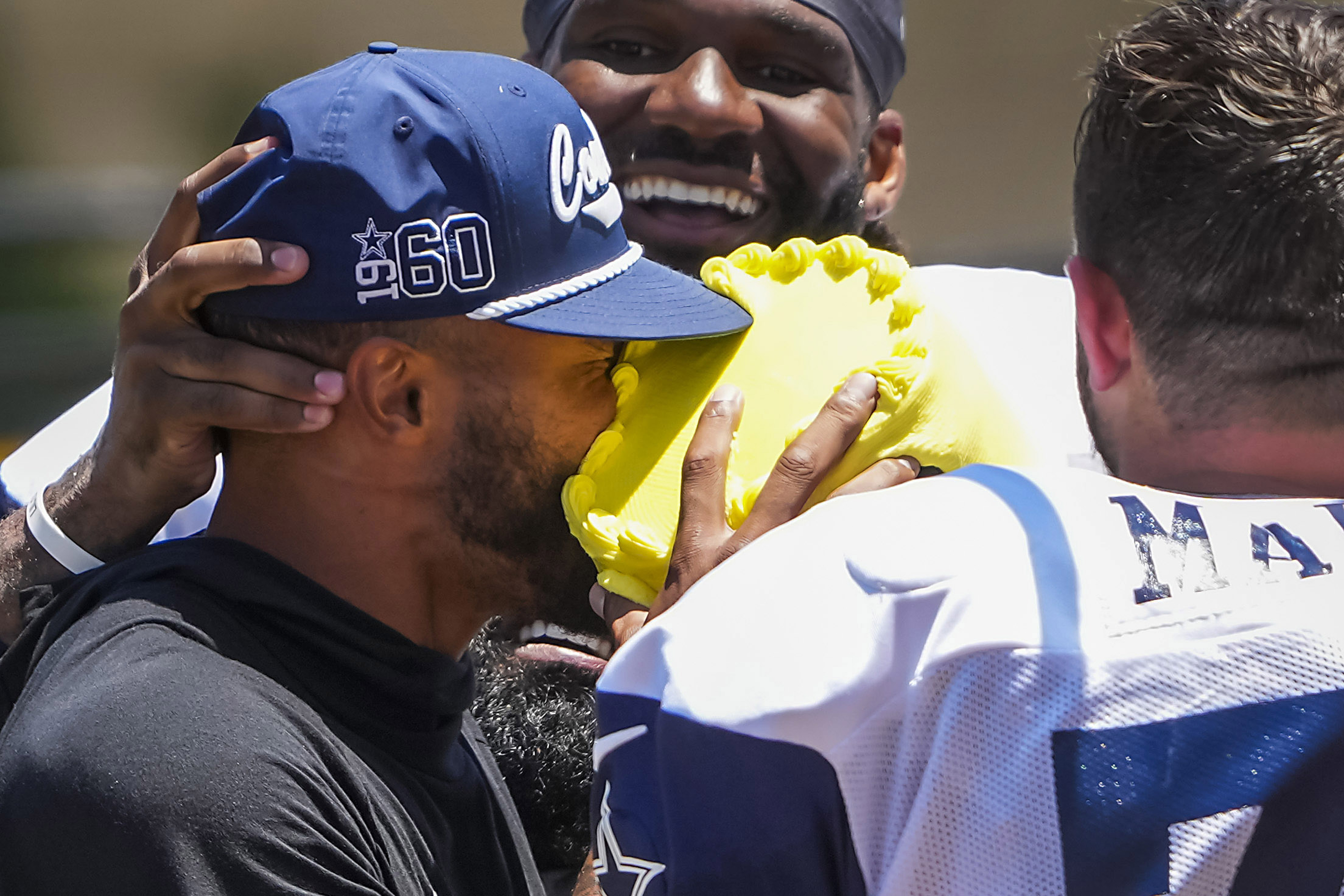 Photos: Dak Prescott Celebrates His Birthday With A Cake Surprise From ...