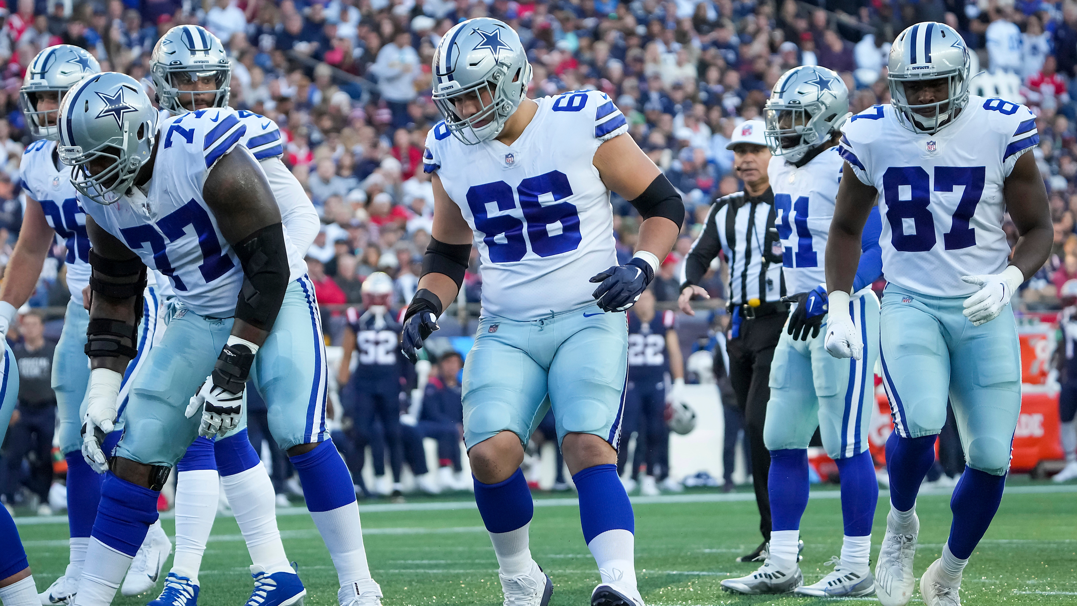 Dallas Cowboys tight end Jeremy Sprinkle (87) runs a play during an NFL  preseason football game