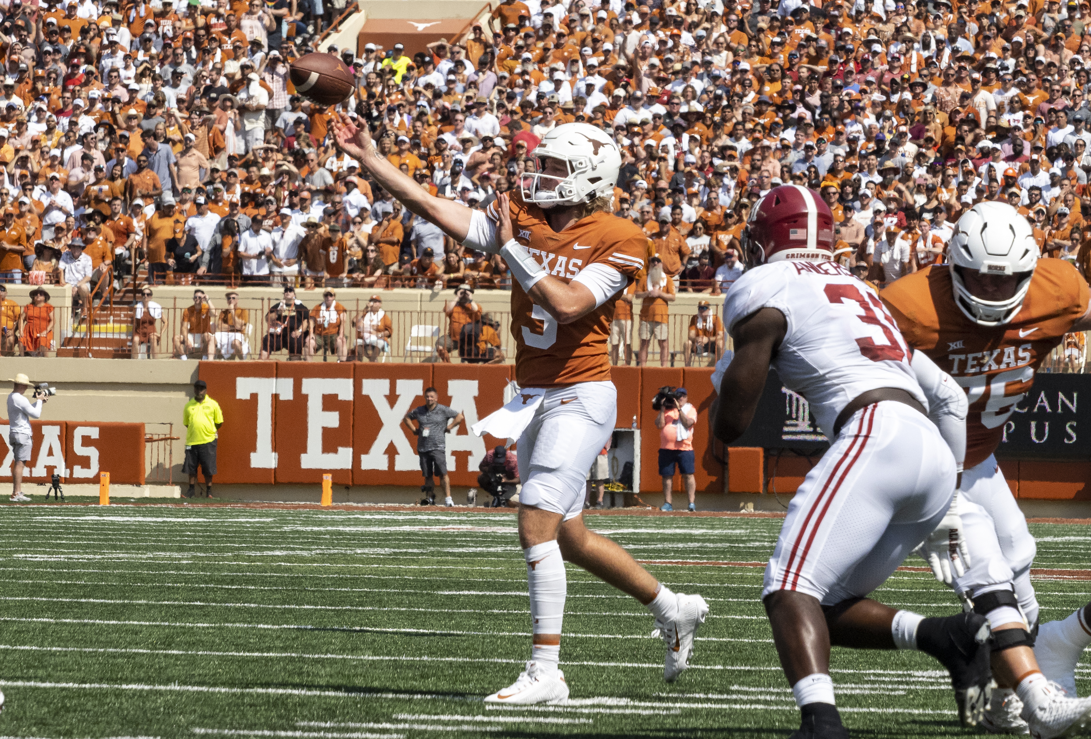 ESPN analyst picks Texas to upset Alabama in Week 2