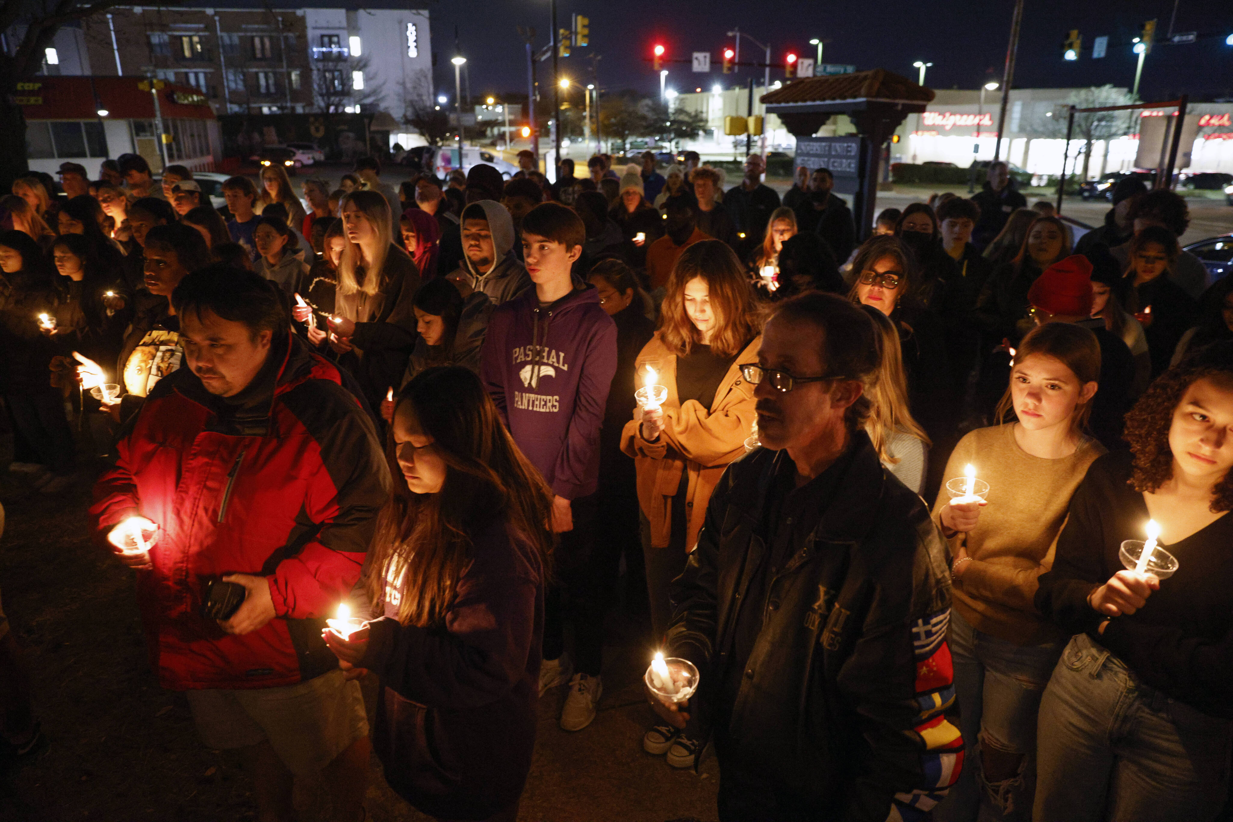 Fort Worth community gathers for candlelight vigil to remember ...