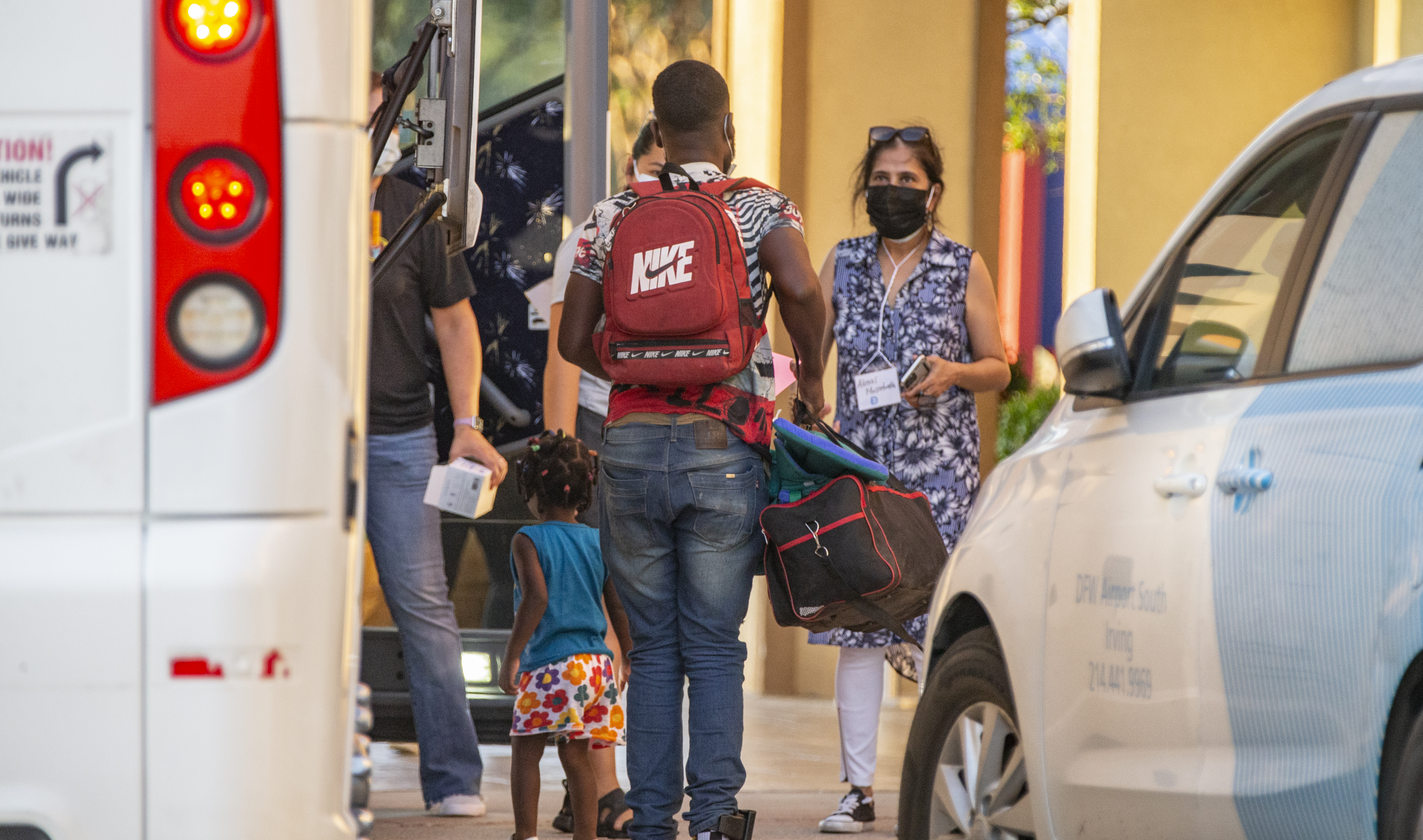 Buses of migrant families from Laredo and Del Rio are being driven to Dallas