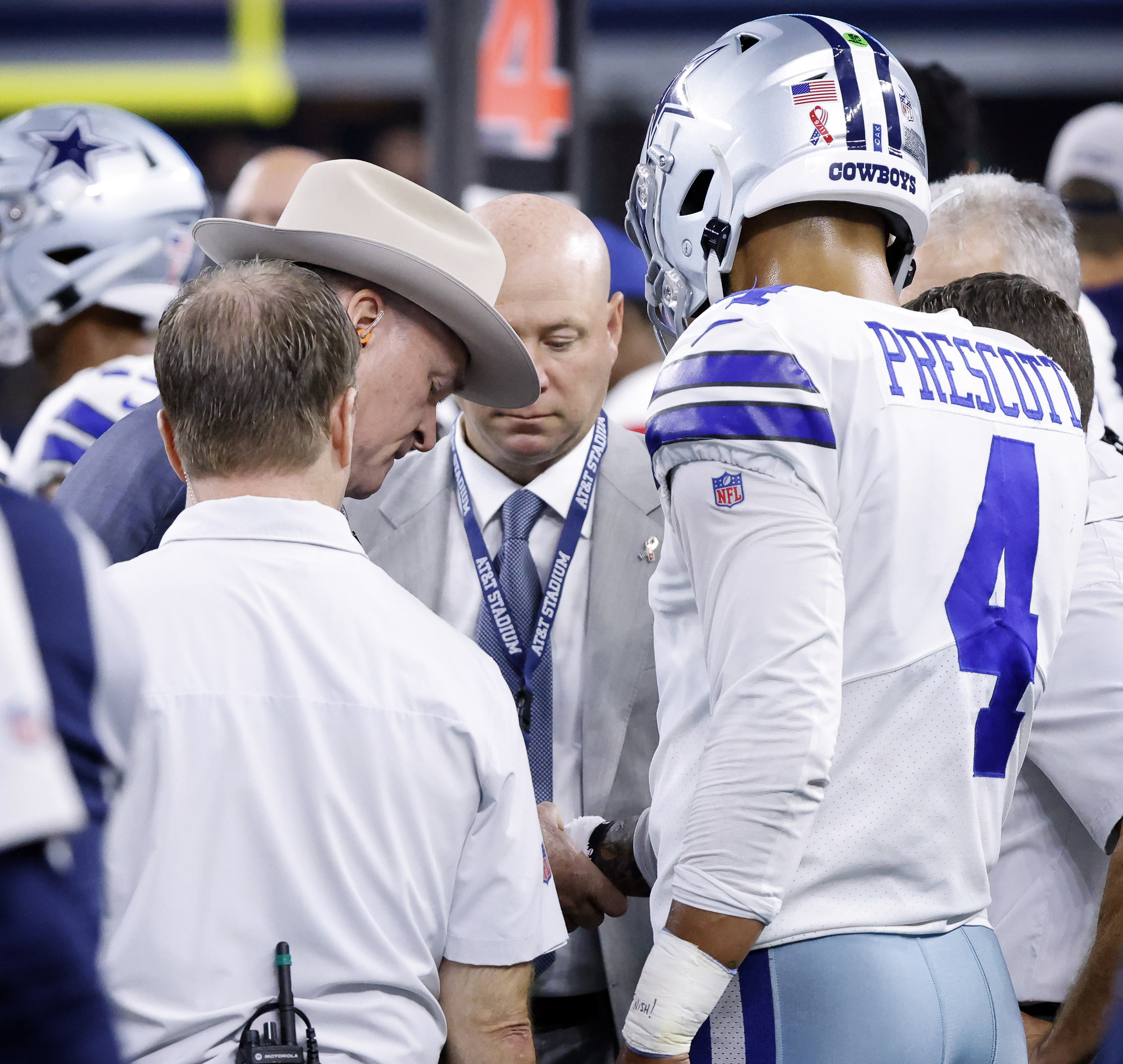 Cowboys lose to Bucs 19-3 in opening game, Dak Prescott injures