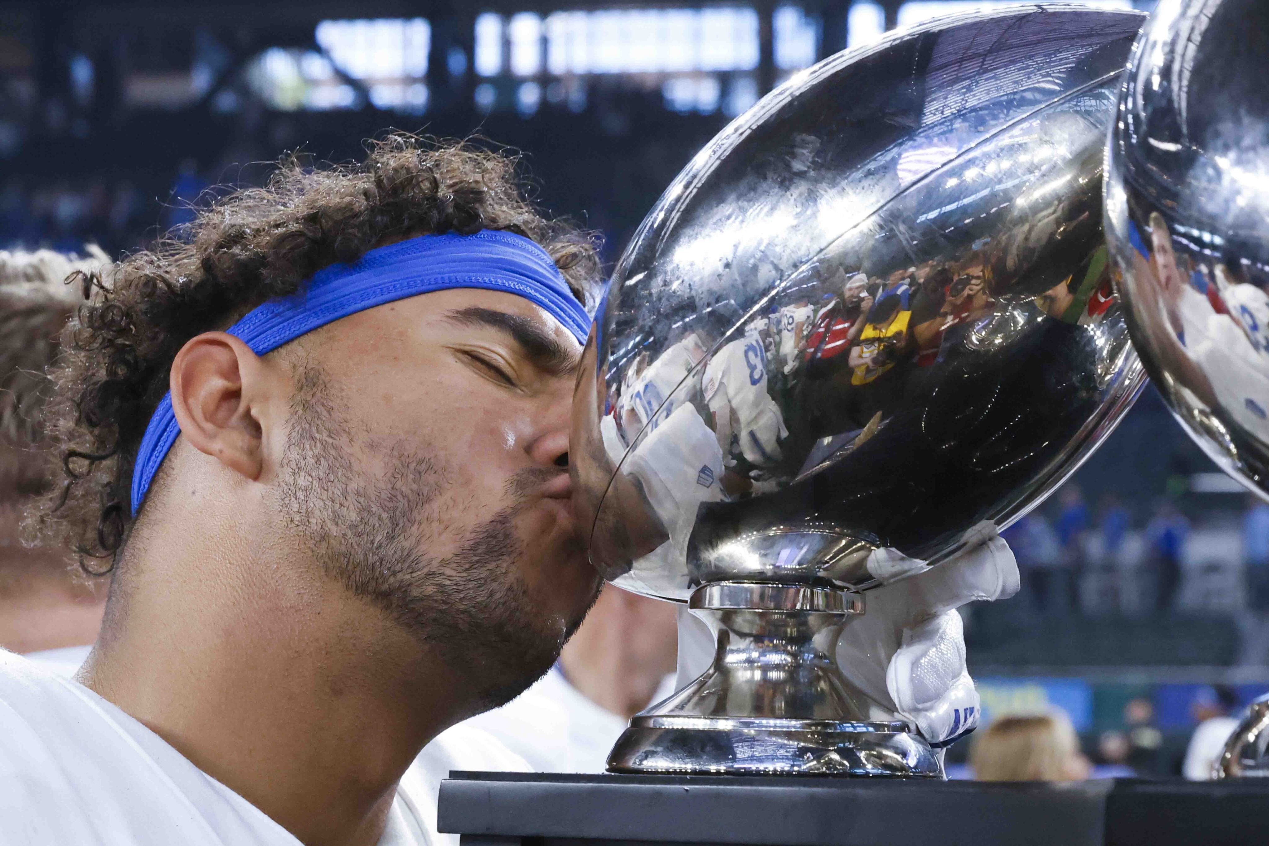 Photos: Air Force Players Kiss Commander-in-Chief’s Trophy, Celebrate ...