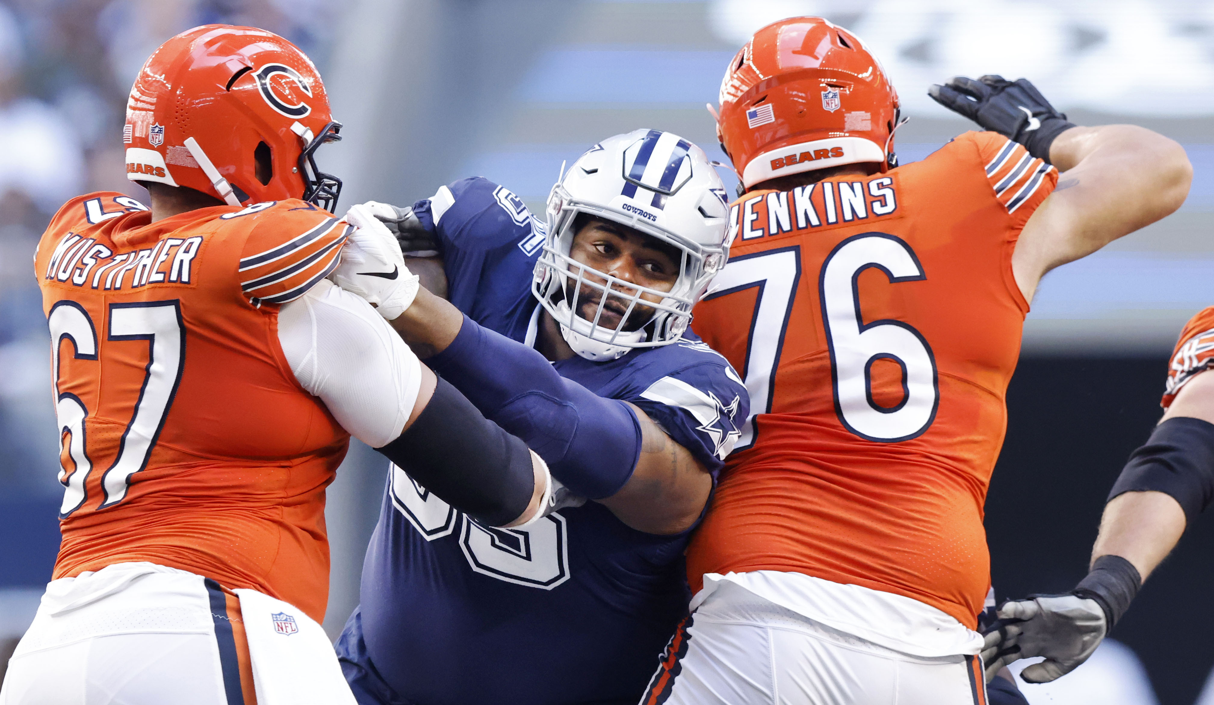 Dallas Cowboys lineman Aviante Collins warms up prior to the game News  Photo - Getty Images