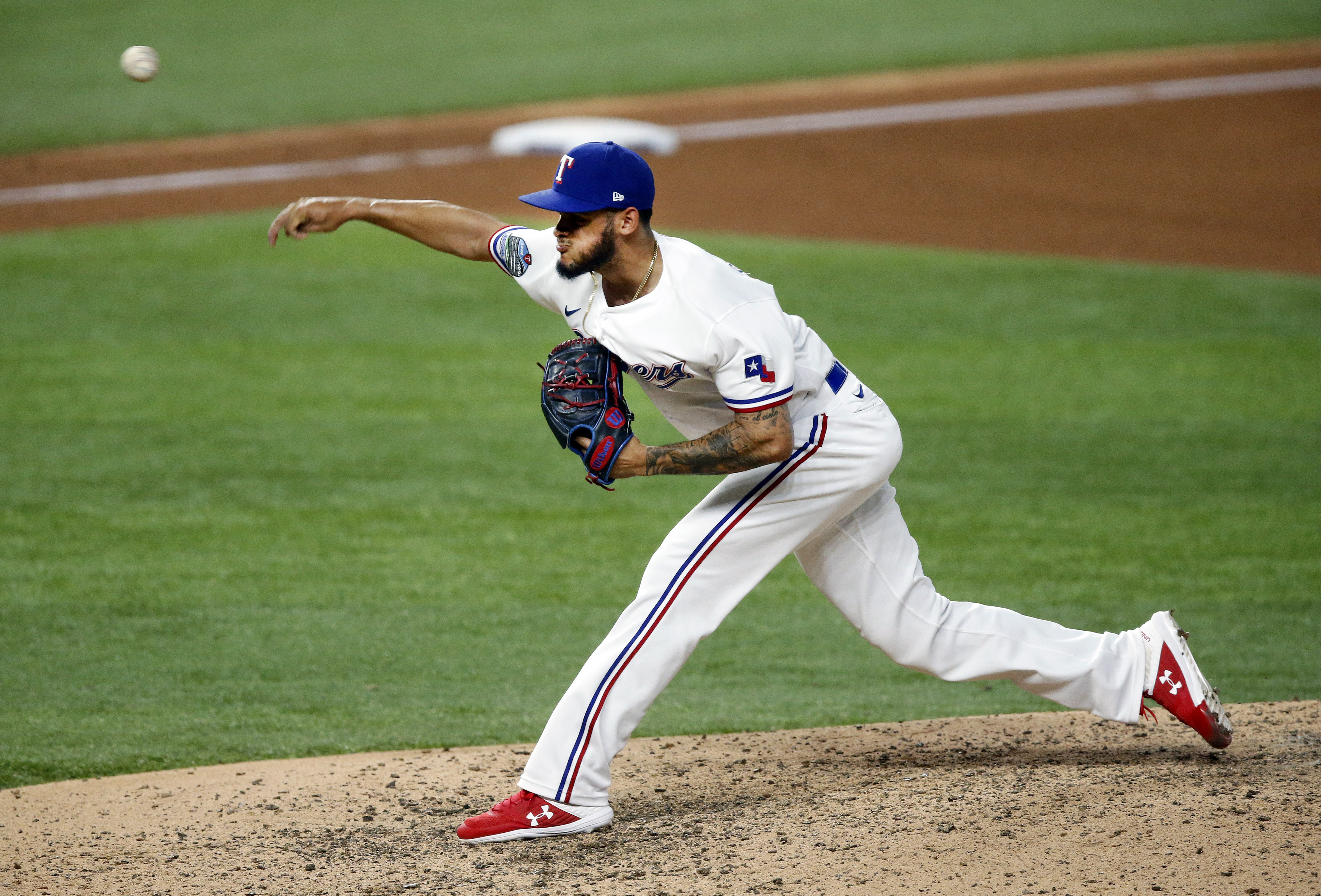 Jonathan Hernandez's role in Rangers' bullpen becoming clearer