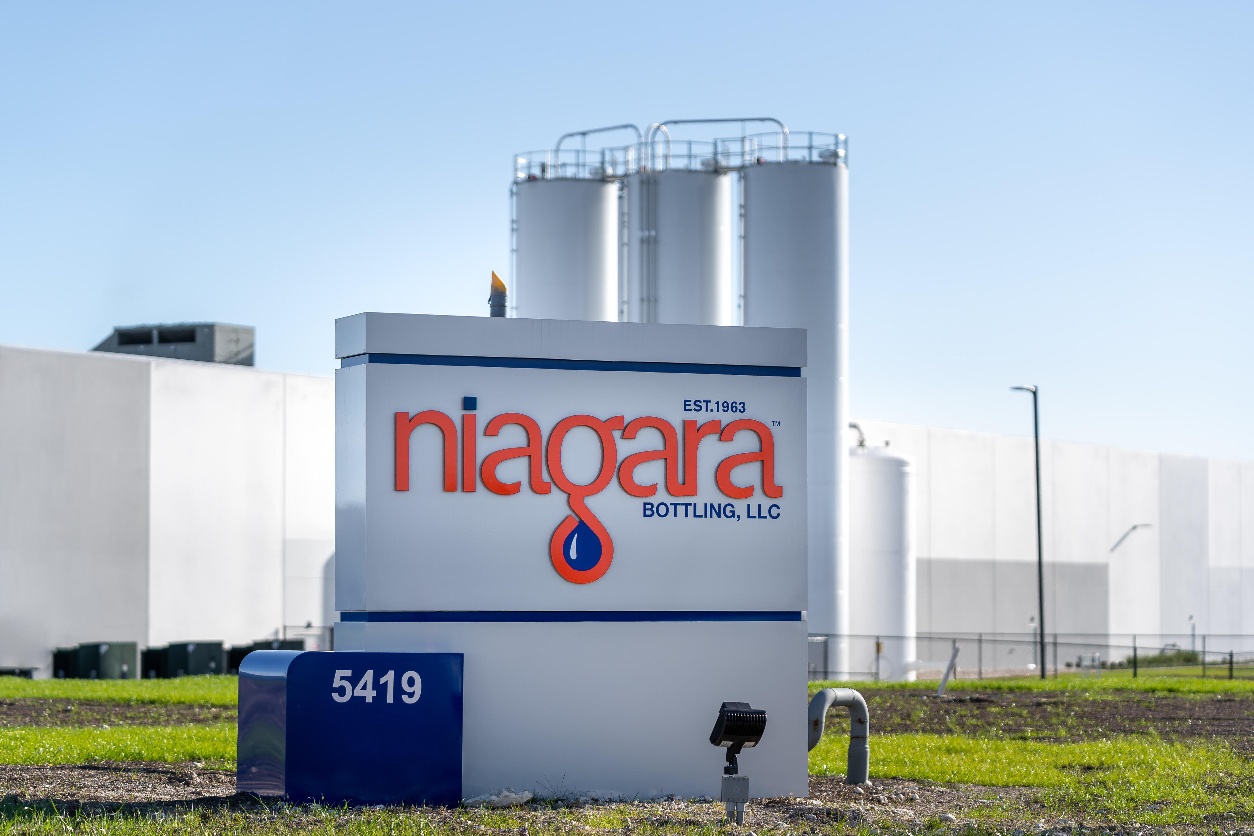 Niagara Bottling to invest $70 million in a new 1.2 million-square-foot plant in Lancaster