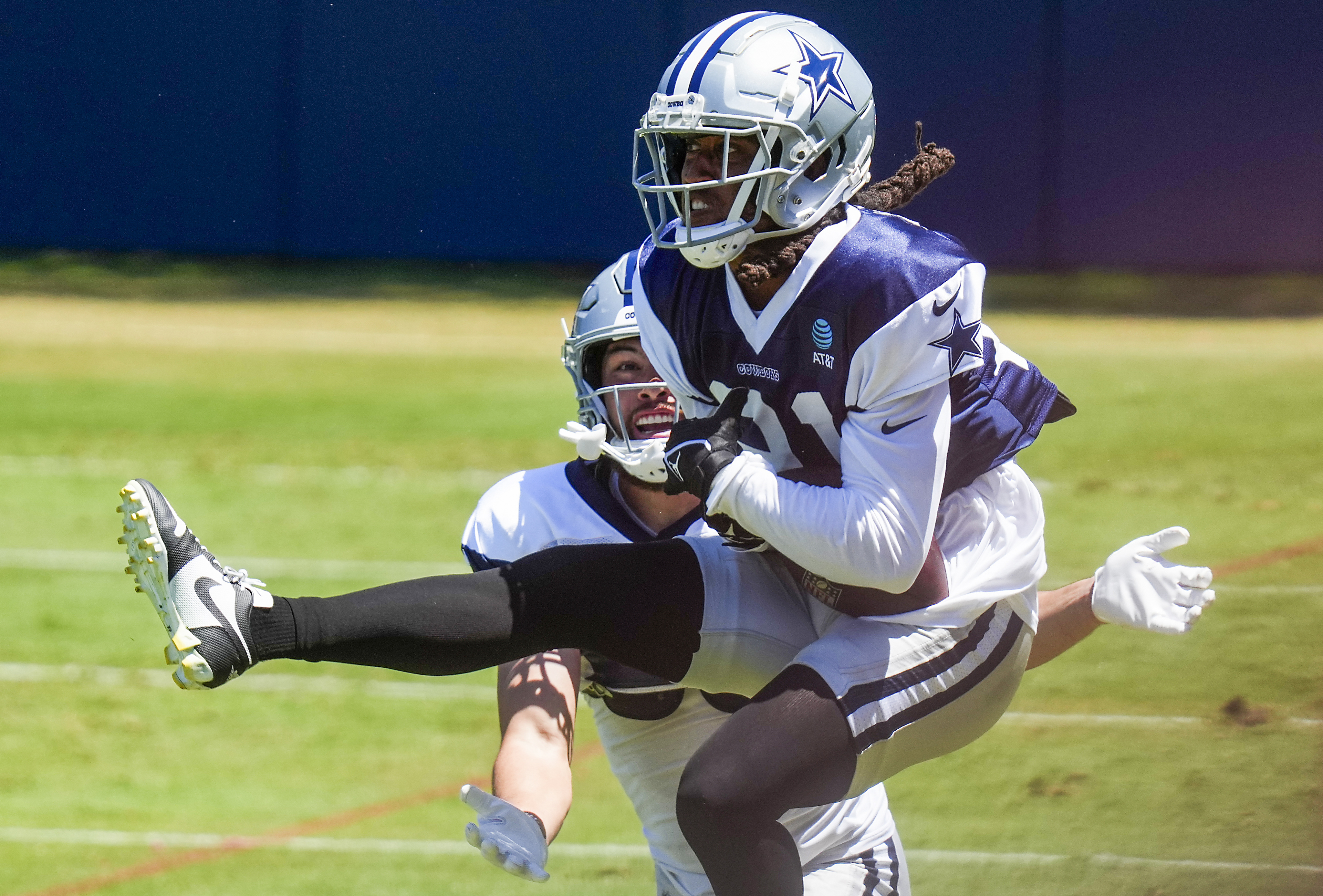 Leighton Vander Esch seeing time at edge as Cowboys lean more