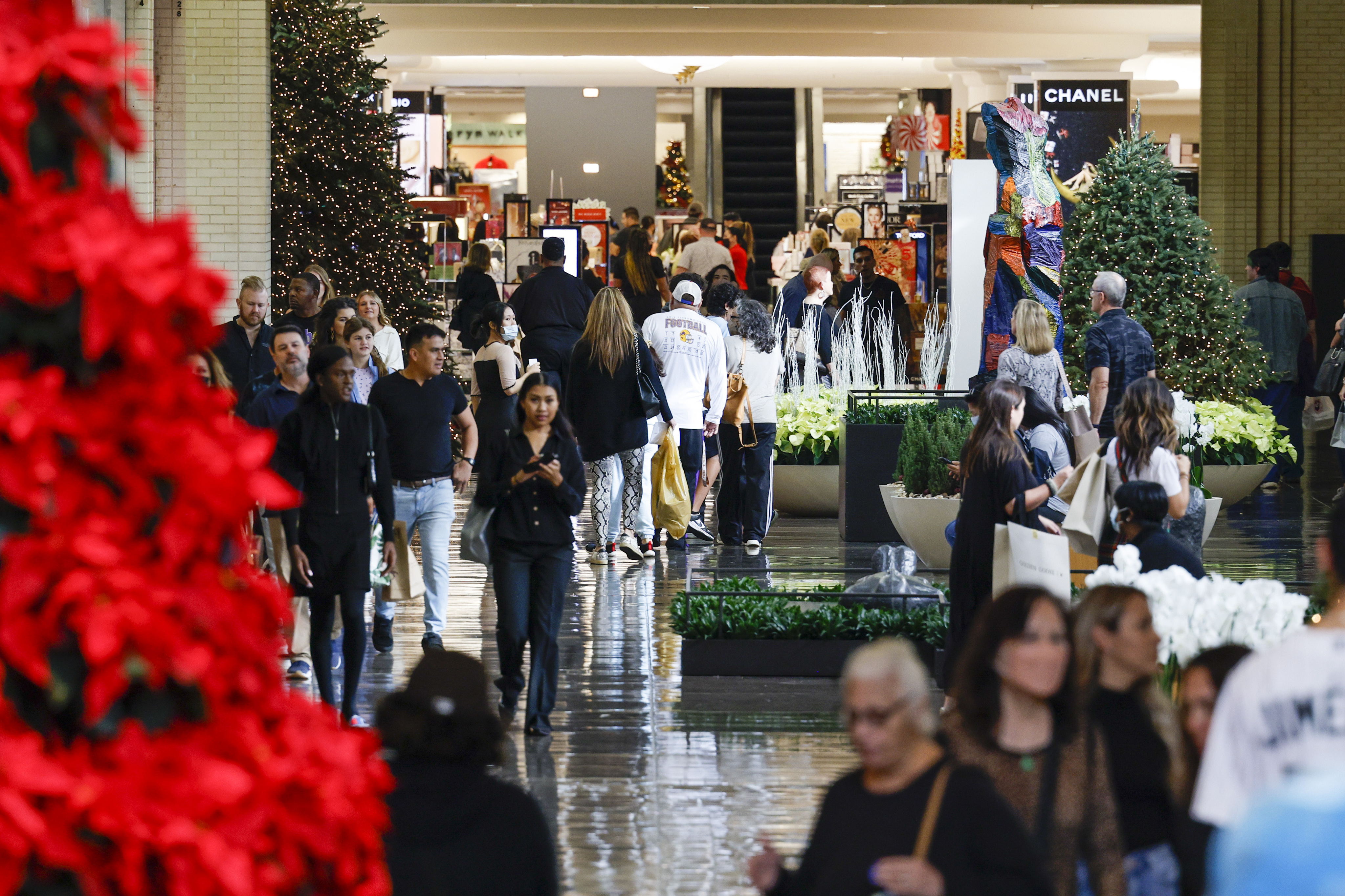 D-FW stores and malls extend hours for Black Friday — but not as much as  years past