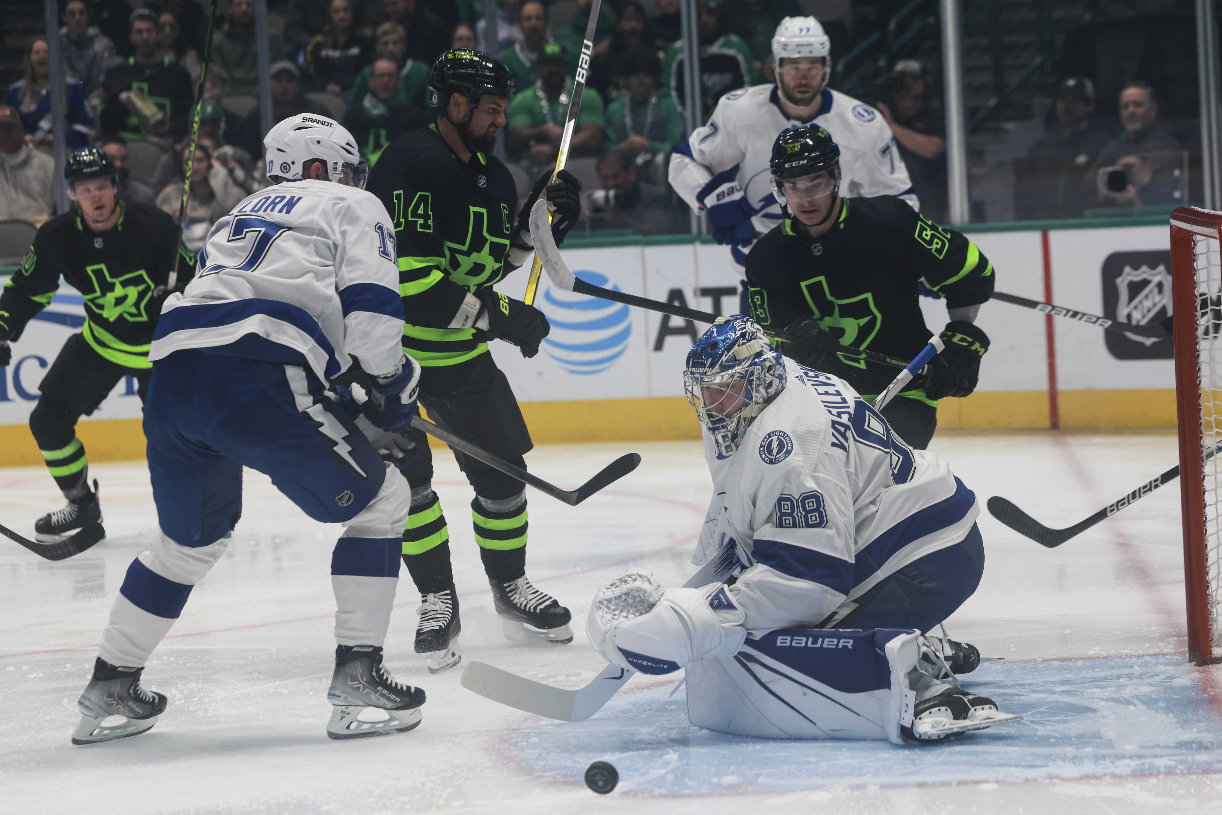 Tough way to go:' Late Lightning goal nixes Scott Wedgewood's strong effort  in Stars loss