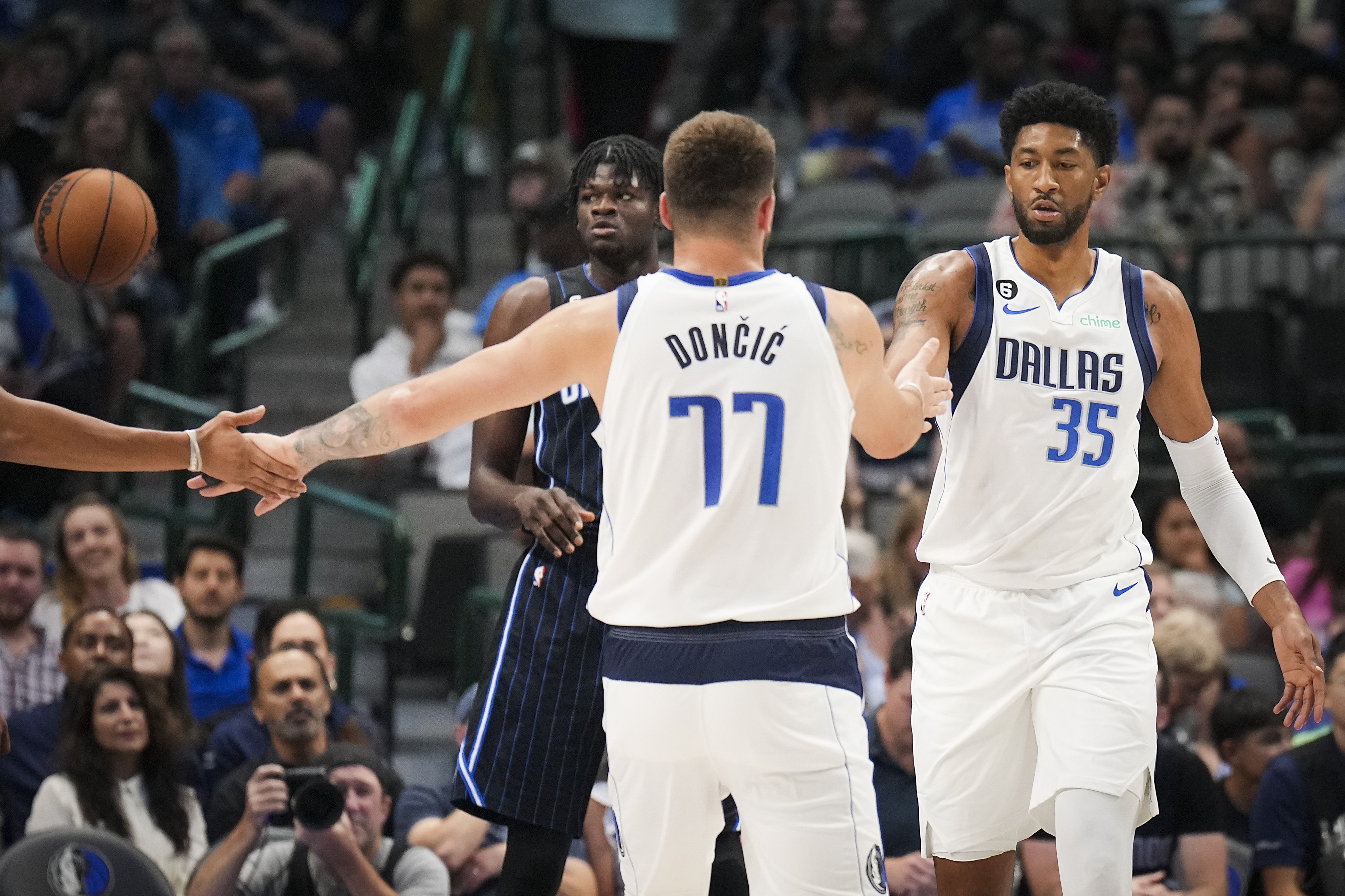 Travis Scott, Reggie Jackson, Luka Doncic turn out for Rangers-Astros game 4