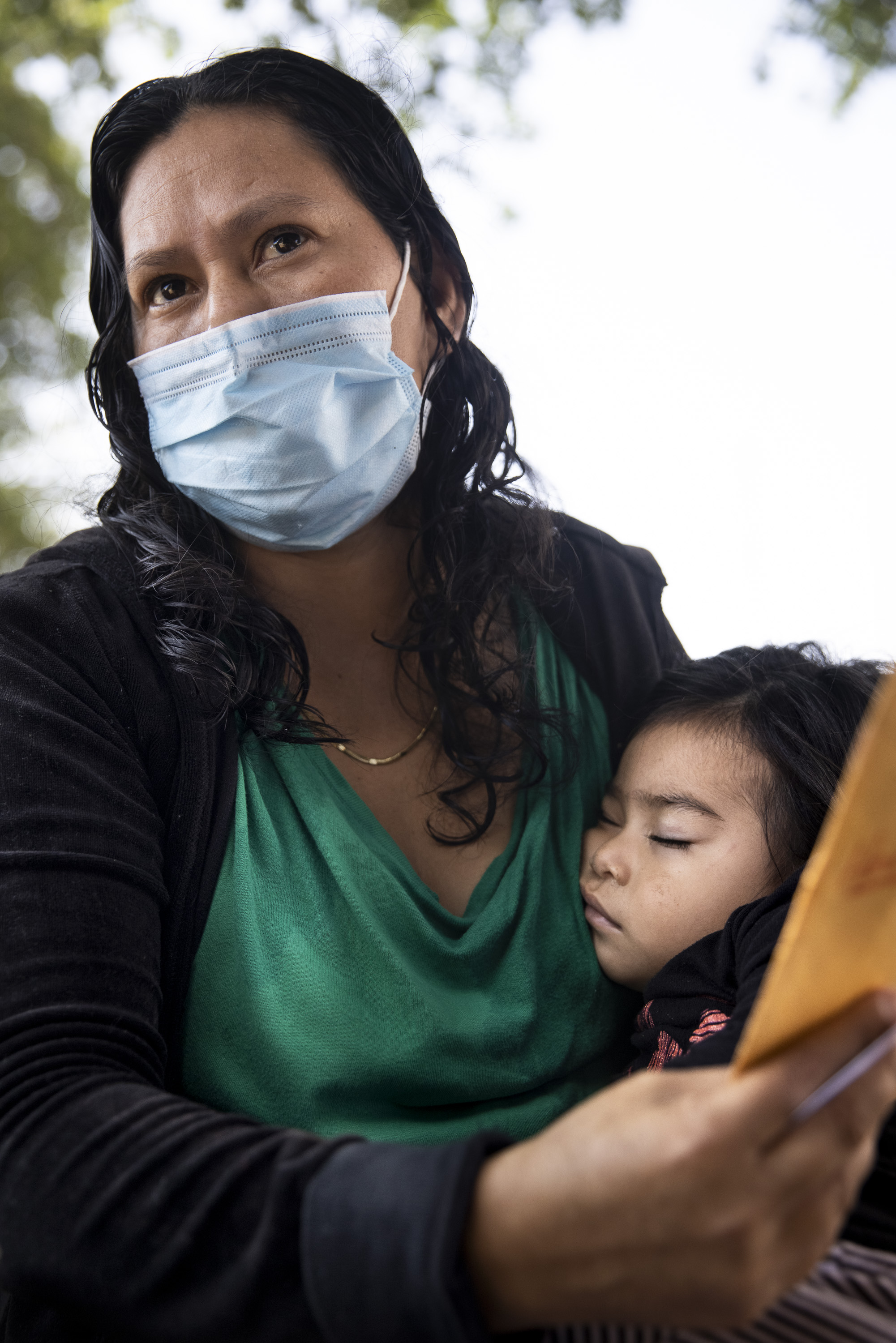 Madres llegan a la frontera con sueños de una mejor vida, pero la edad de sus  hijos determina si son aceptadas en Estados Unidos