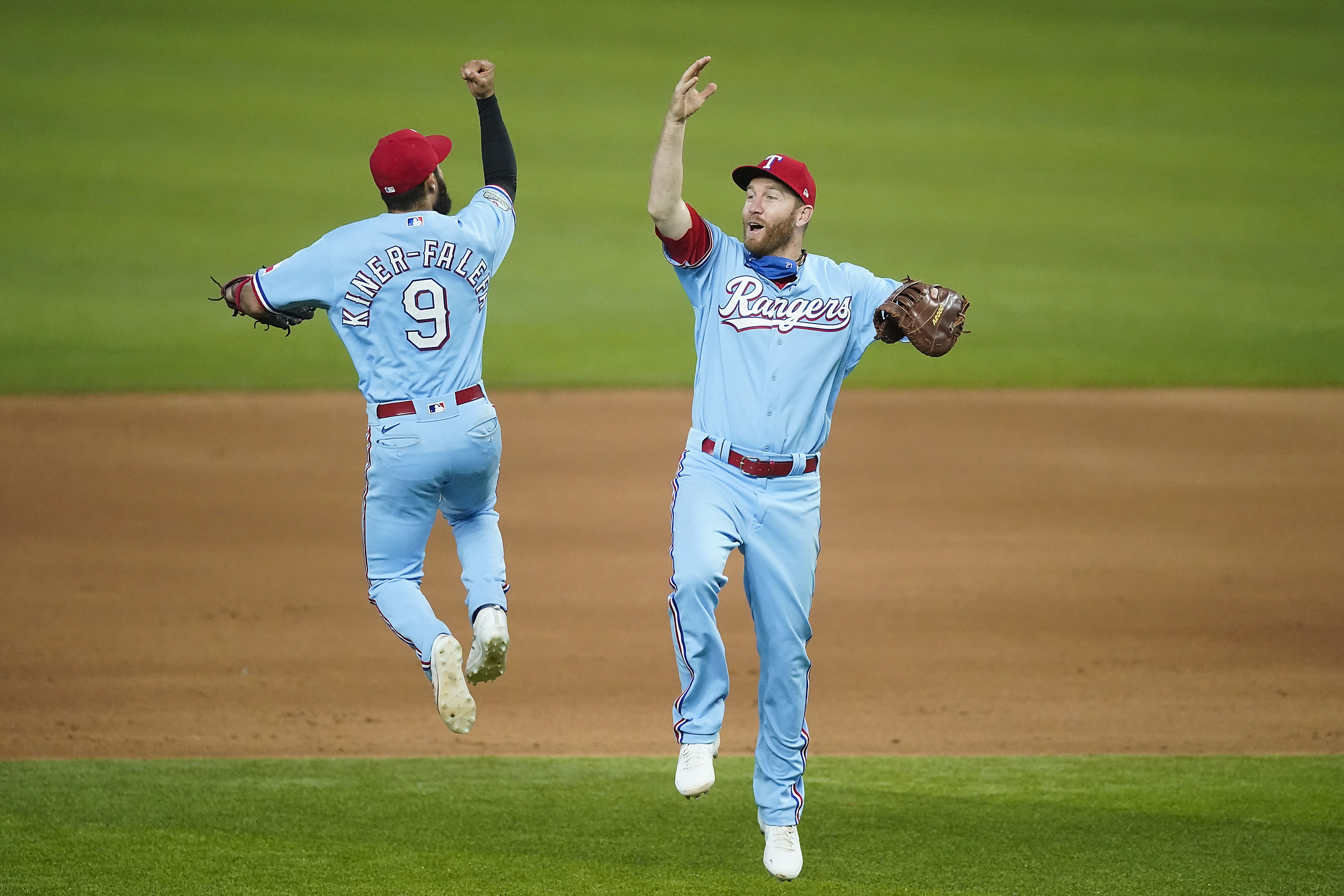 Lance Lynn, Rangers earn sweep of Angels