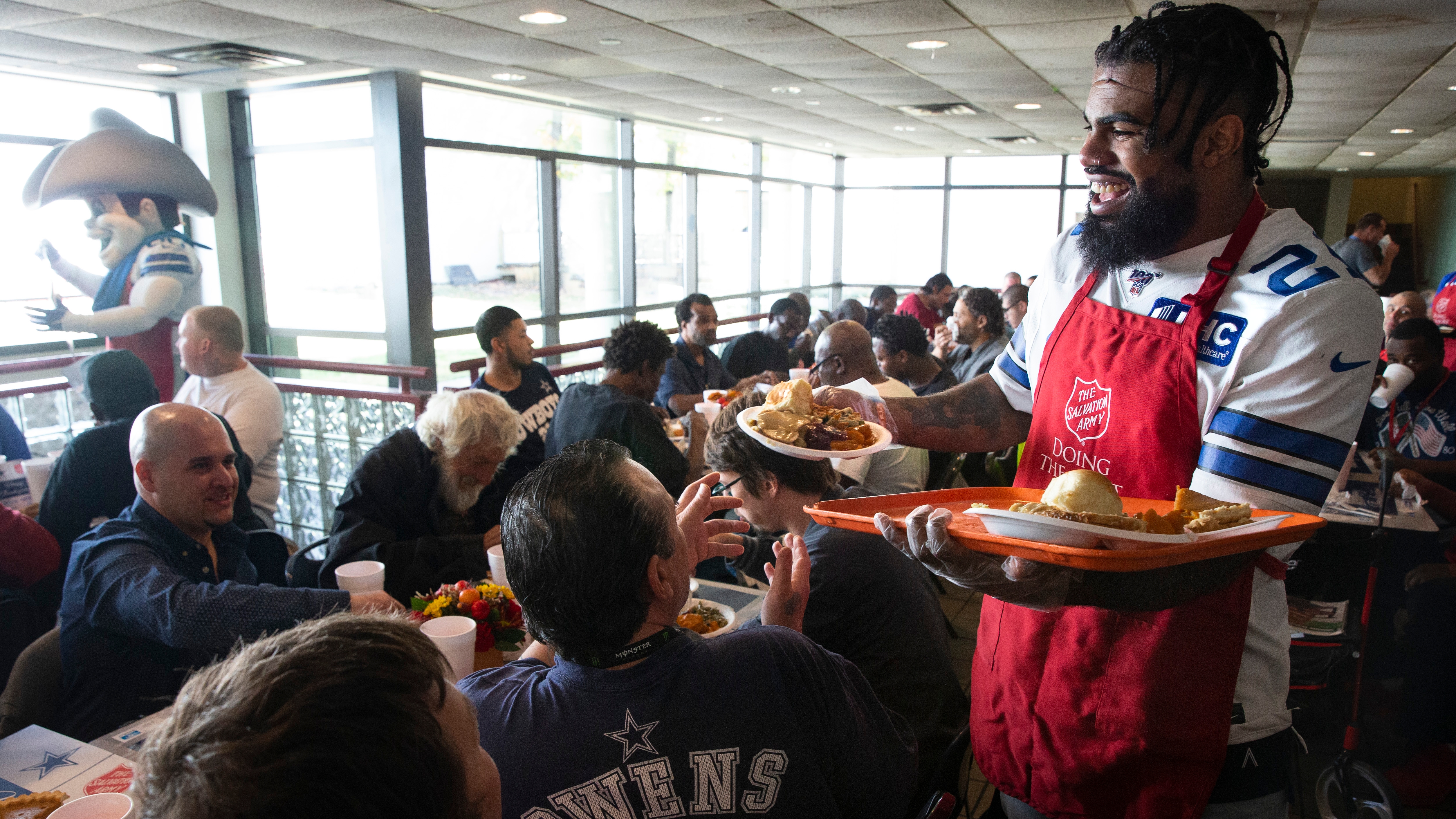 Dallas Cowboy Ezekiel Elliott Raises Money for Charity With Food T