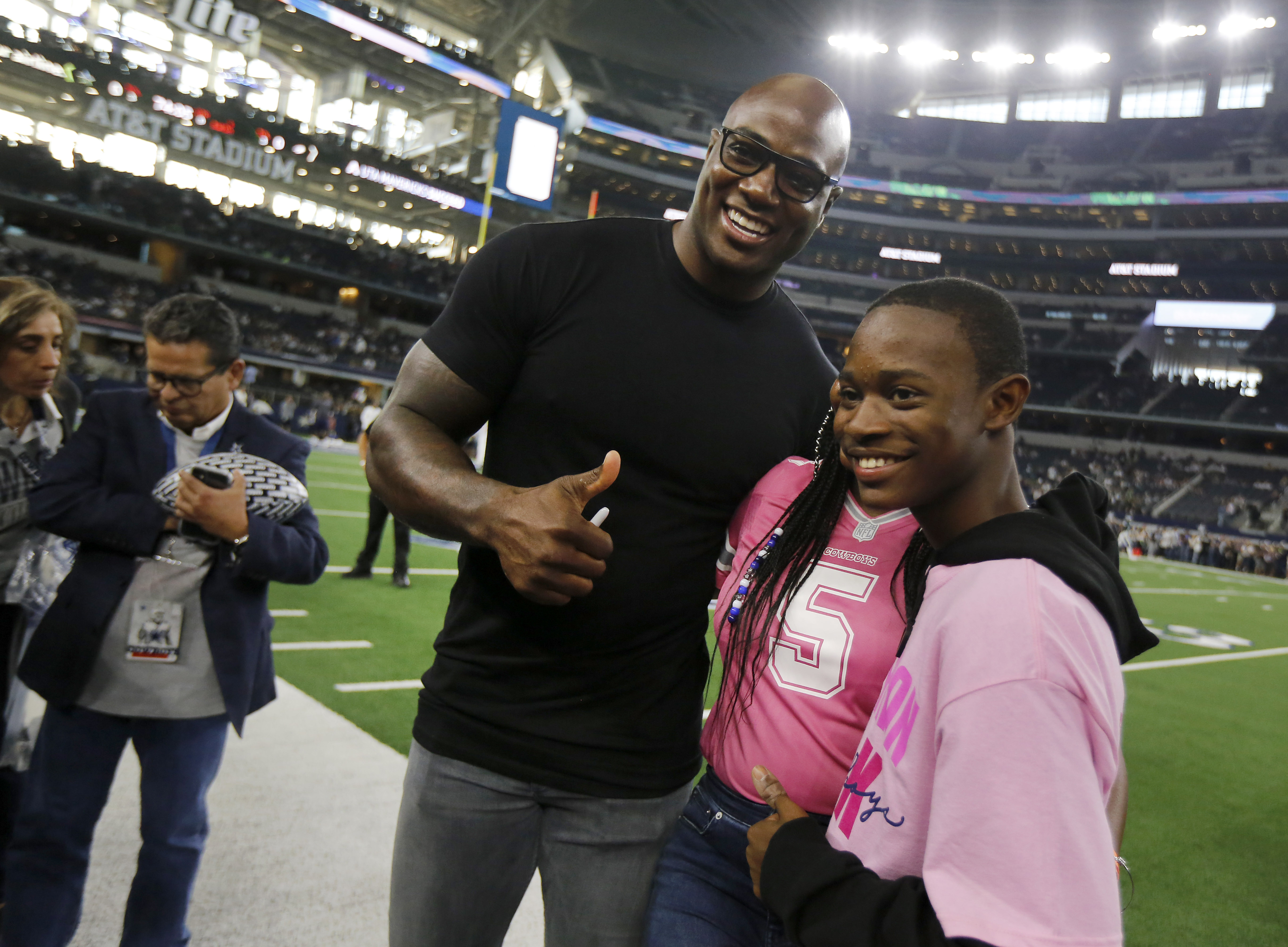 Cowboys great DeMarcus Ware supports new high school girls flag football  league in Fort Worth