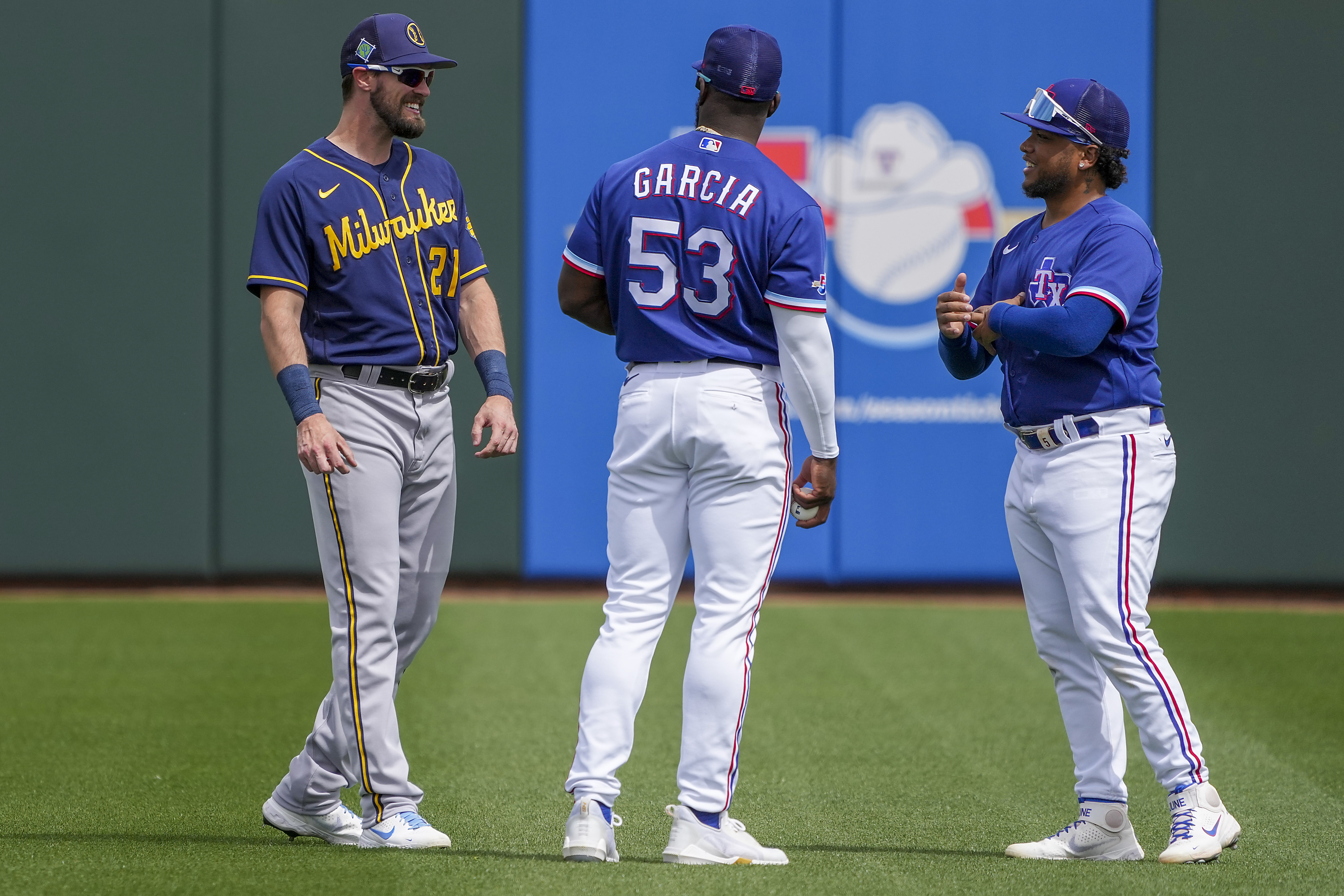 Andy Ibanez gets some Hall of Fame defensive help at Texas Rangers camp
