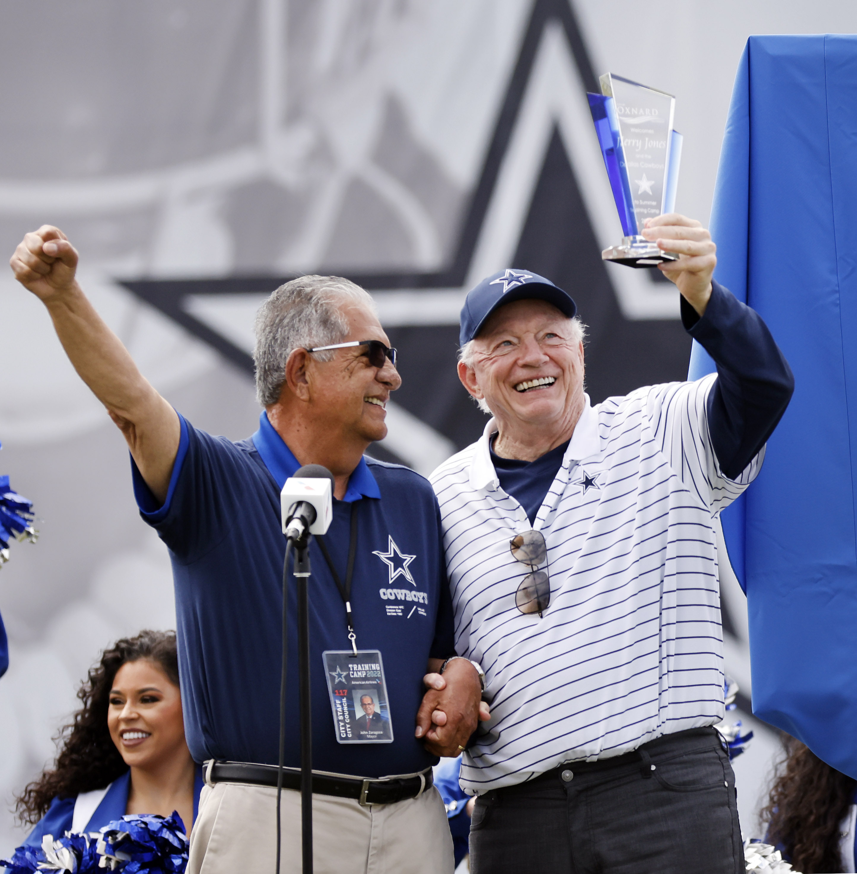 Cowboys' Jerry Jones practices Super Bowl celebration at opening ceremony  of training camp