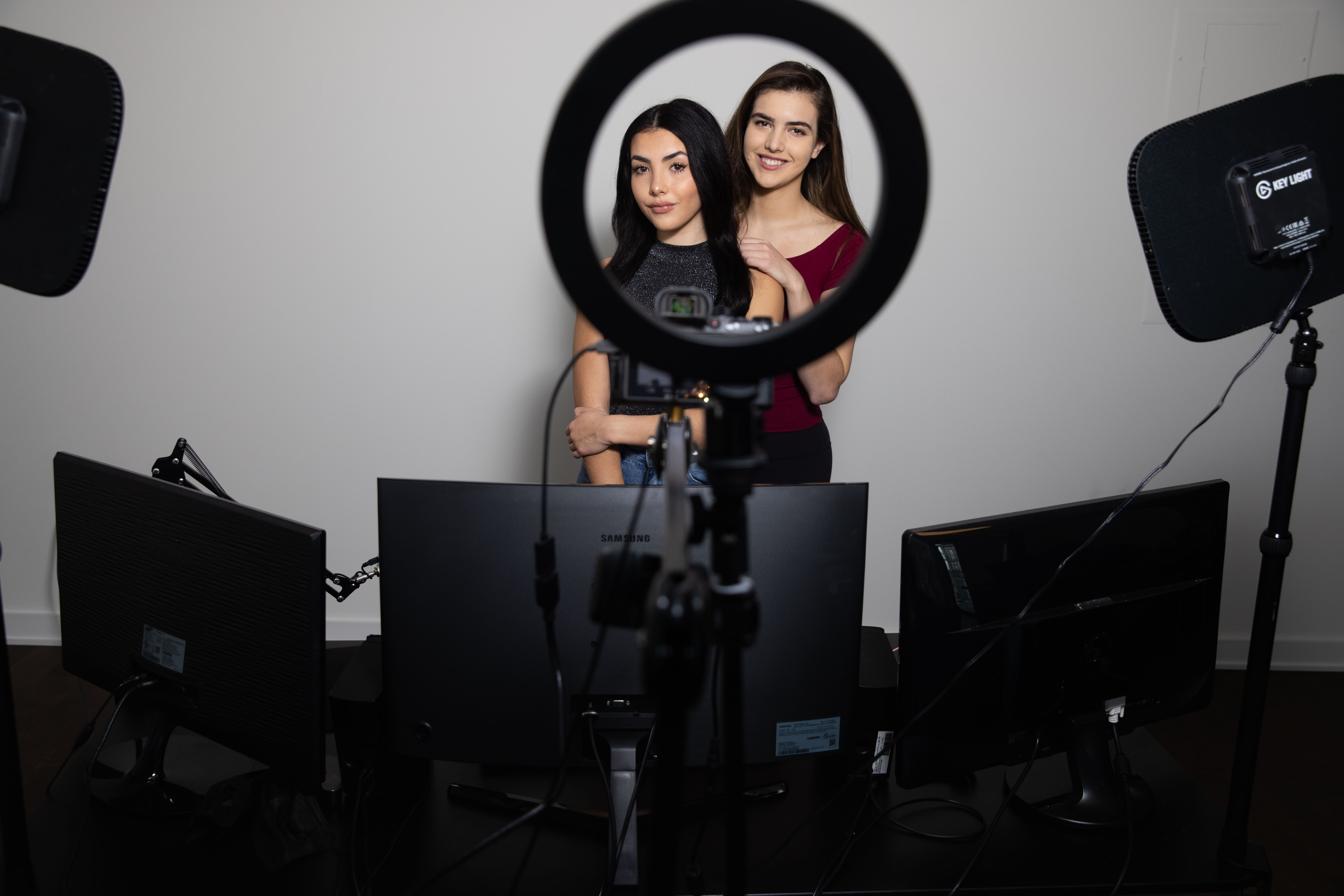 Envy Gaming Signs Chess-Playing Botez Sisters in Creator Network Launch