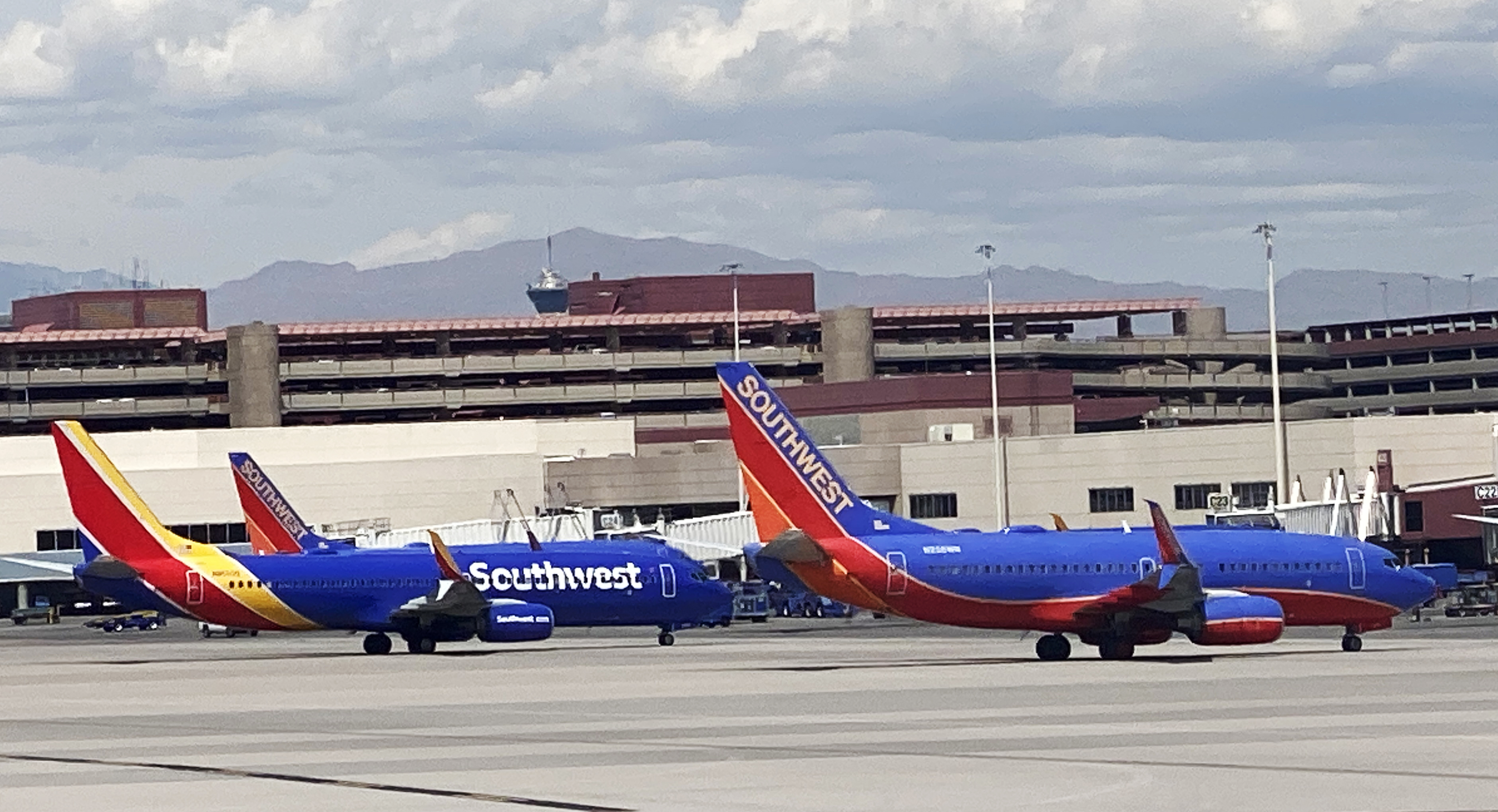 American Airlines Domestic First B737-800 Las Vegas to Dallas review -  Turning left for less