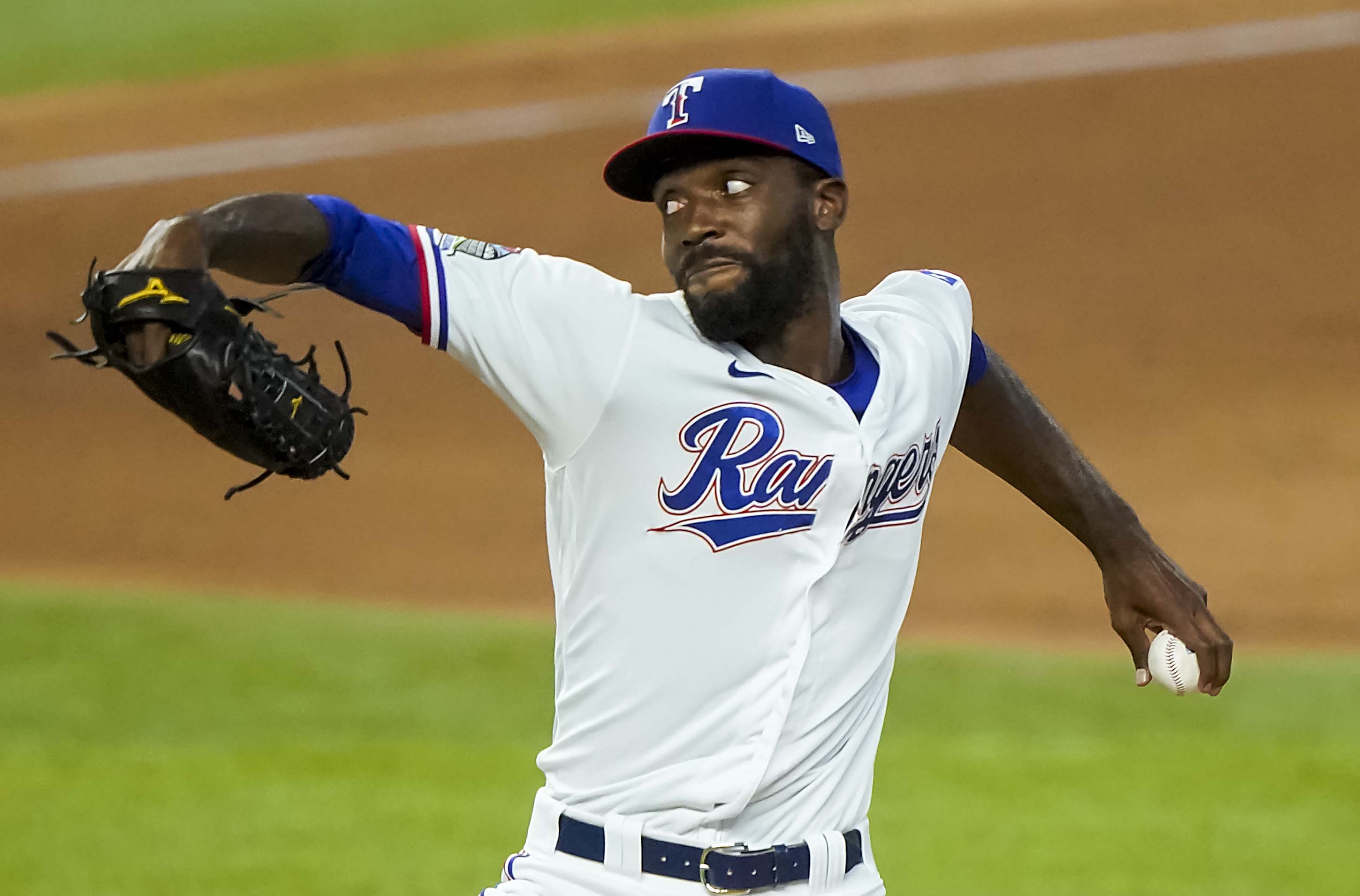 Rangers played with Globe Life Field's roof open and the results weren't  exactly what they had in mind