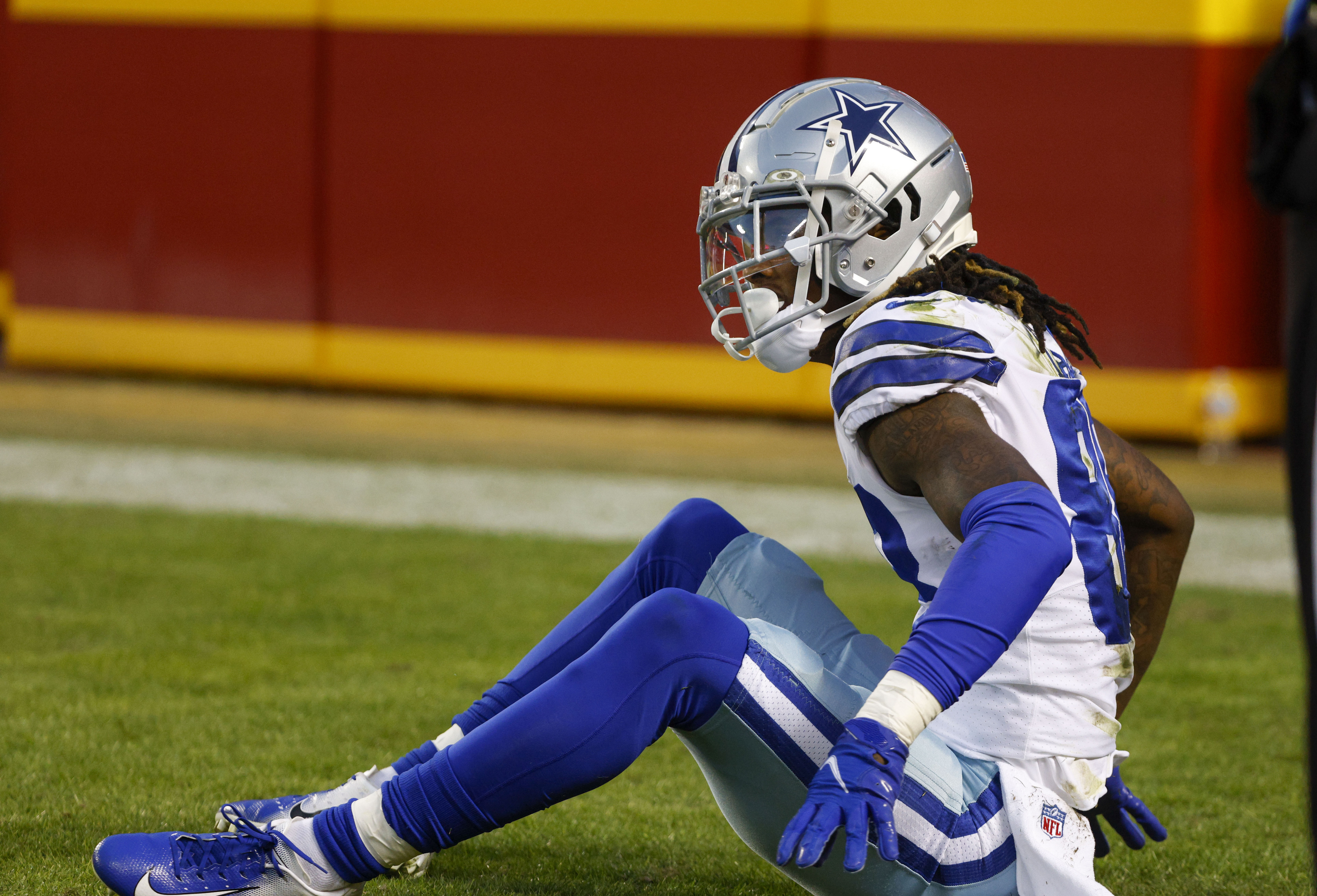 Cowboys WR CeeDee Lamb suffers concussion vs. Chiefs, status for