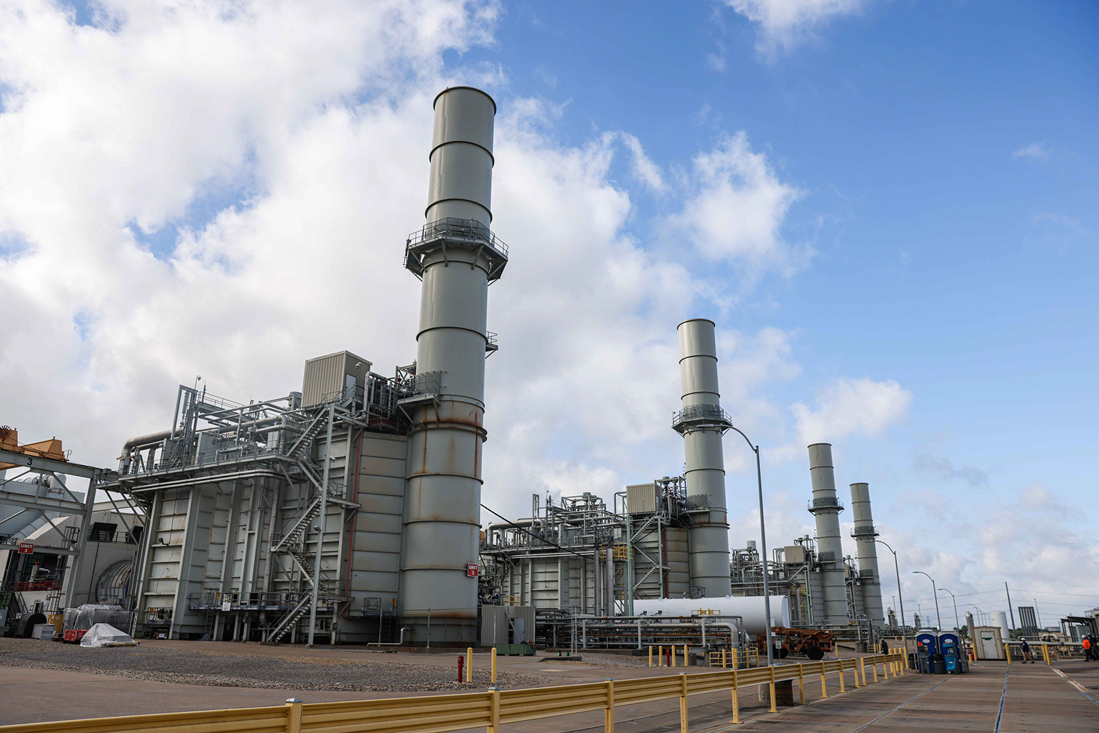 Energy regulators approved an incentive program to build natural gas-fueled power plants,...