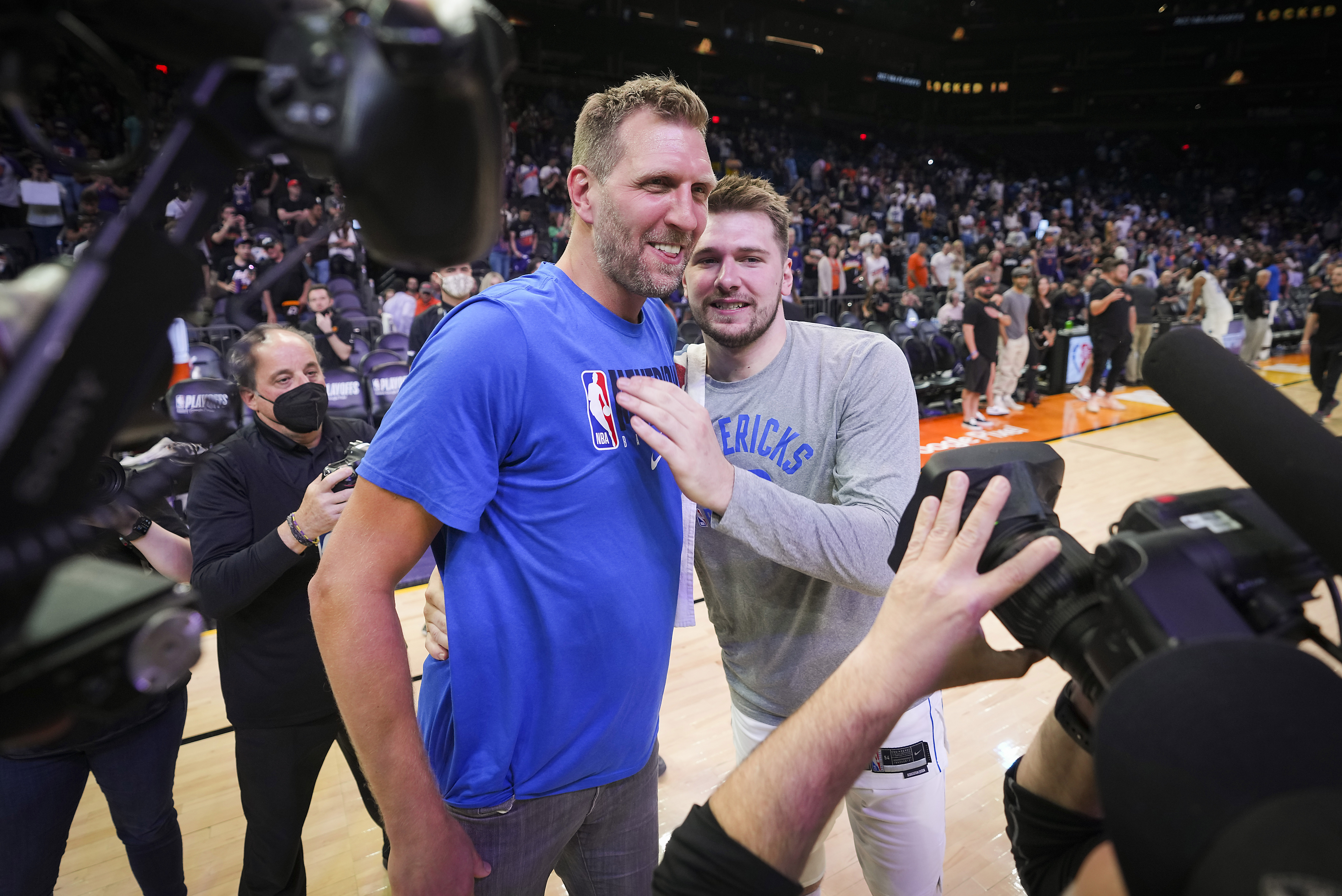 Luka Doncic notes Suns chatter, looking at Mavs bench late in Game