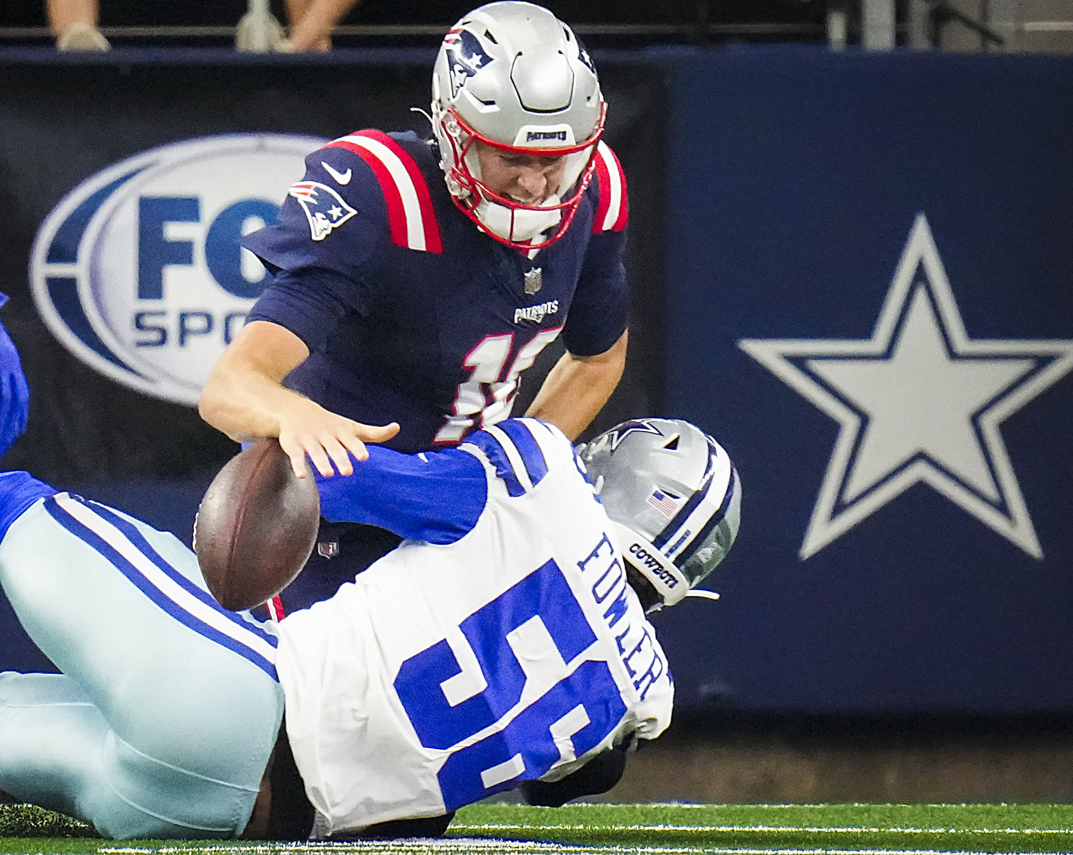 Cowboys score twice on defense in 38-3 blowout of Patriots