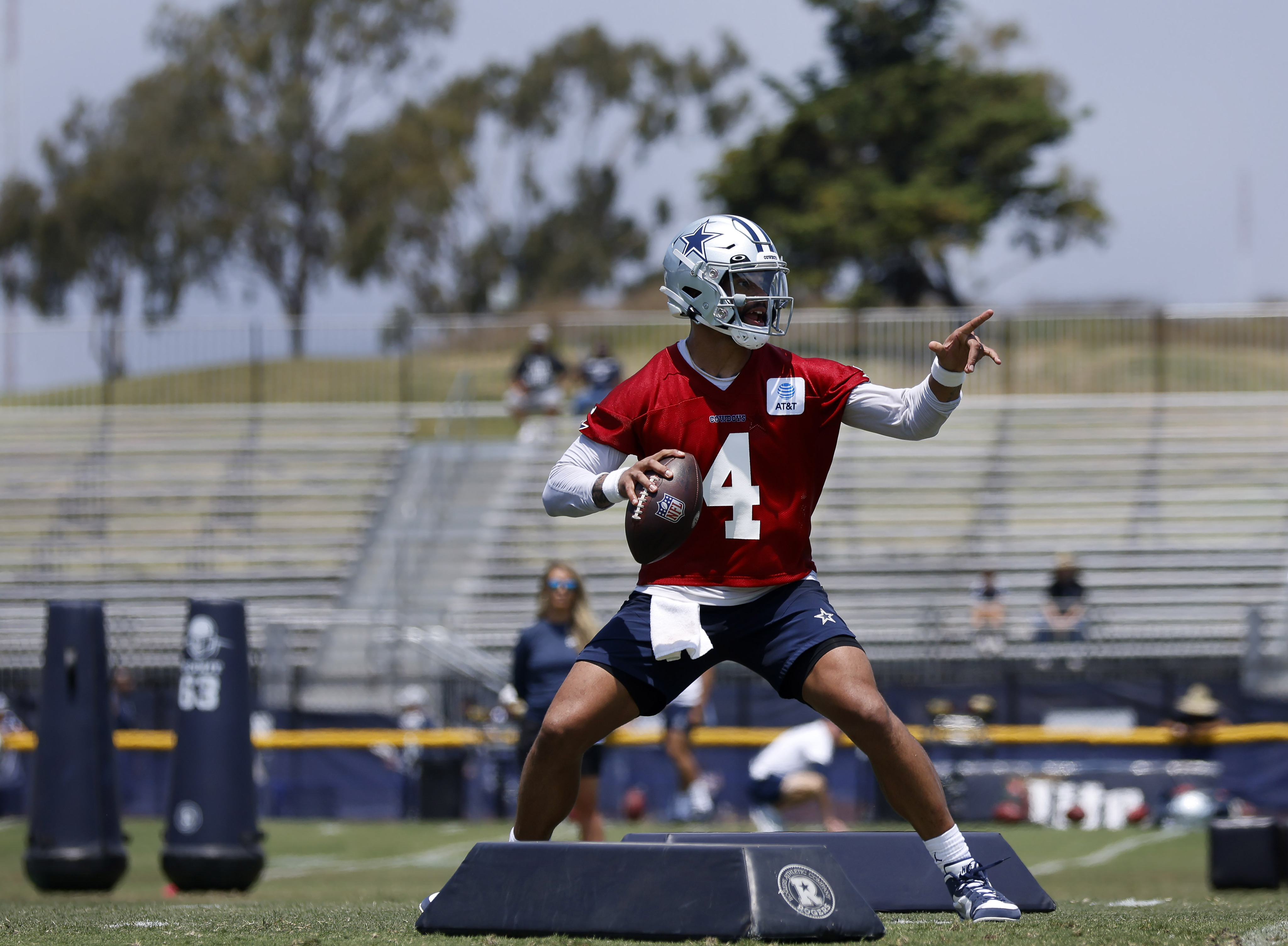 How Dak Prescott put Cowboys on his back for first road playoff