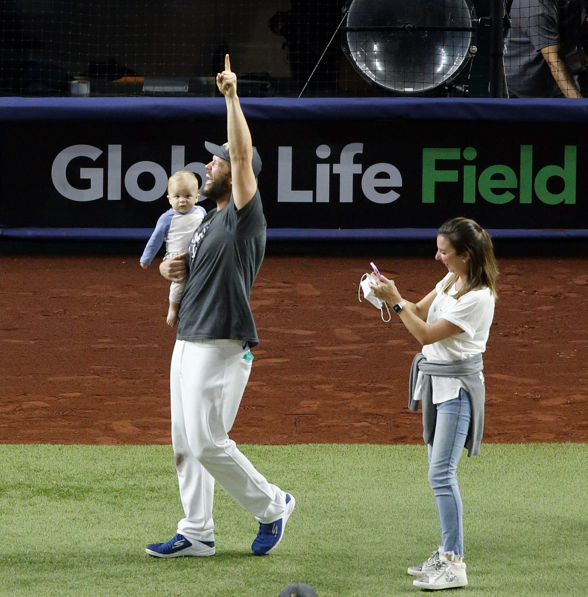 Ellen Kershaw on X: Toodles, America! Off to Zambia!!   / X