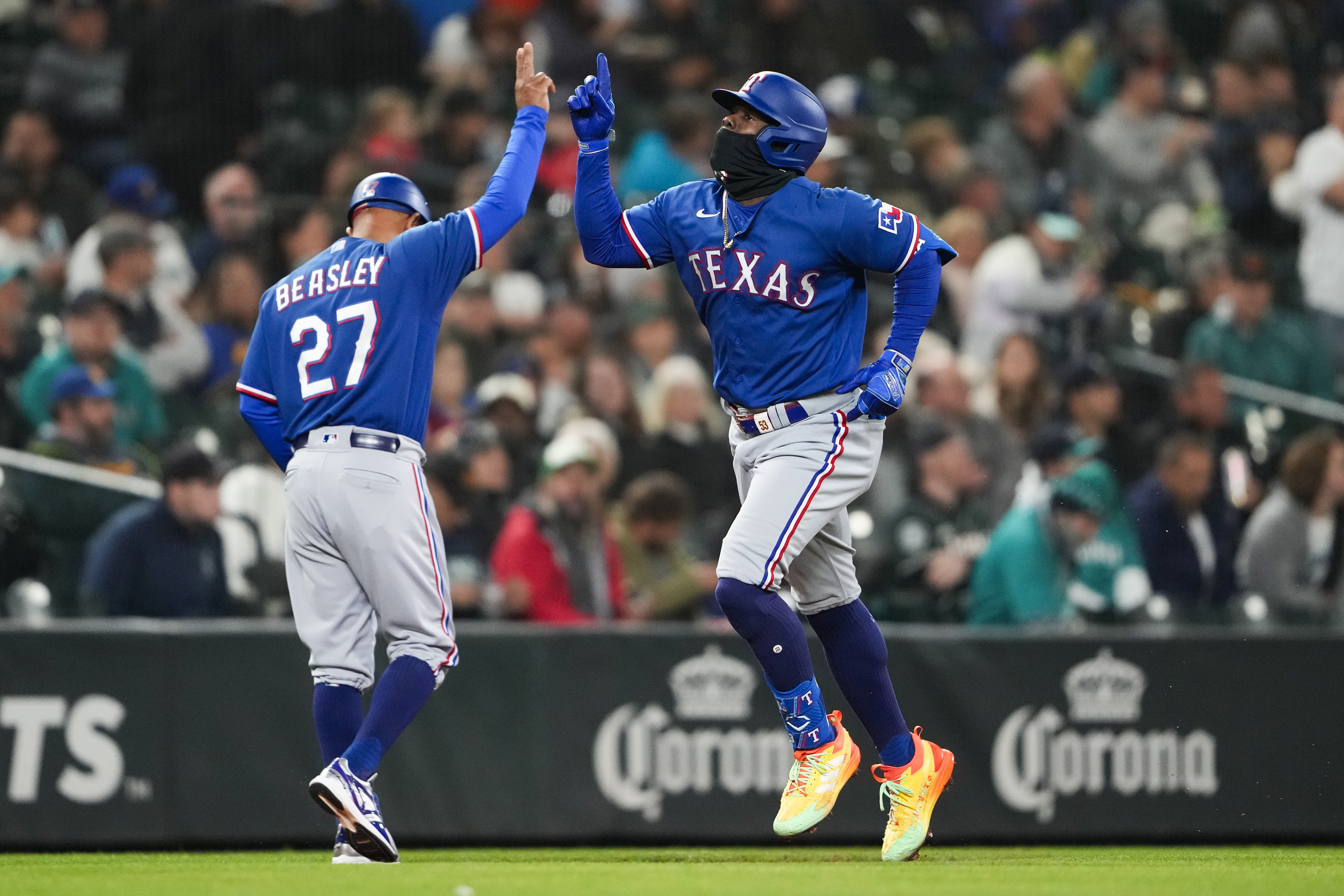 Rangers' Smith goes to hospital after hit in face with pitch - CBS Texas