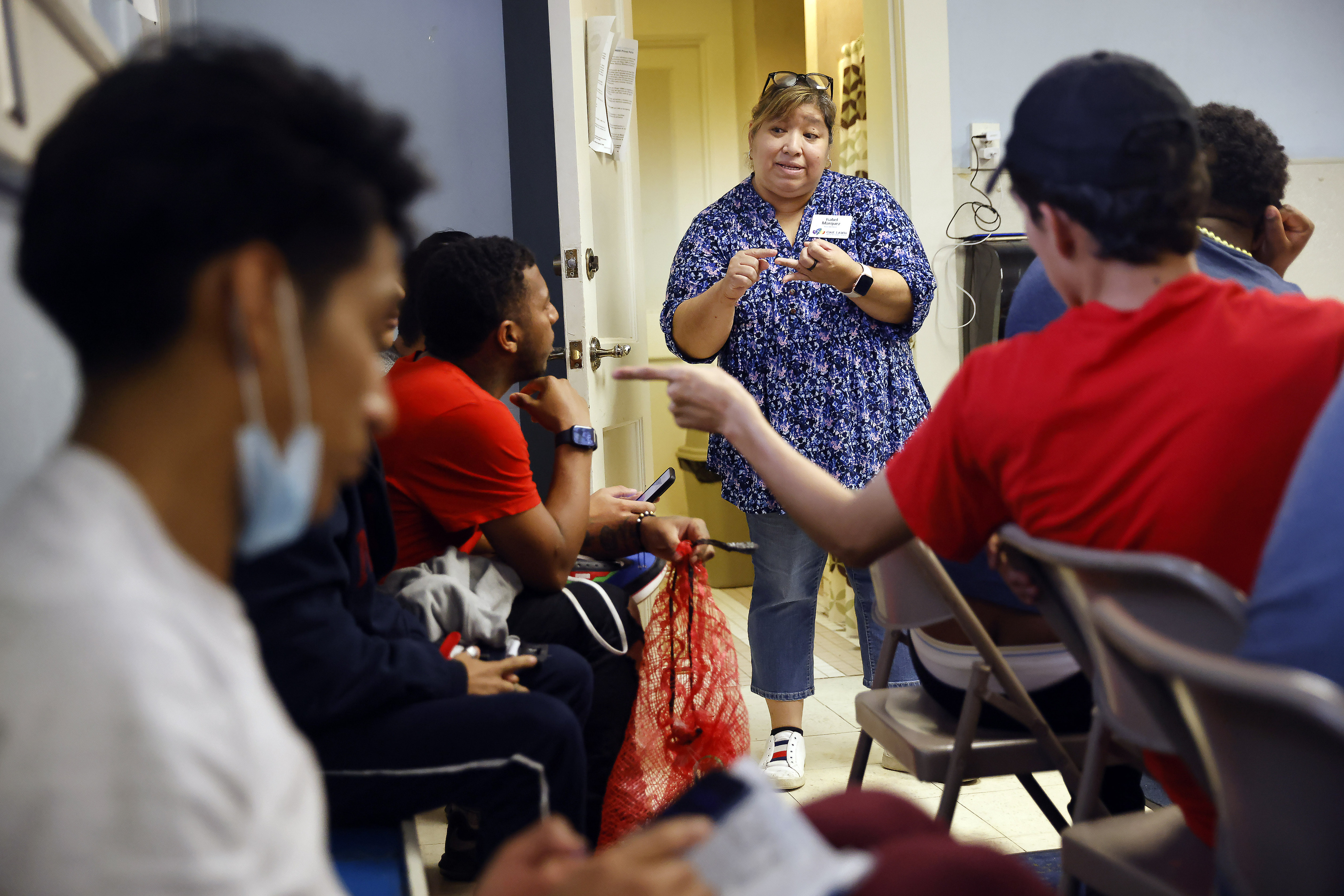 Communities of faith welcome migrants caught in polarized immigration  debate
