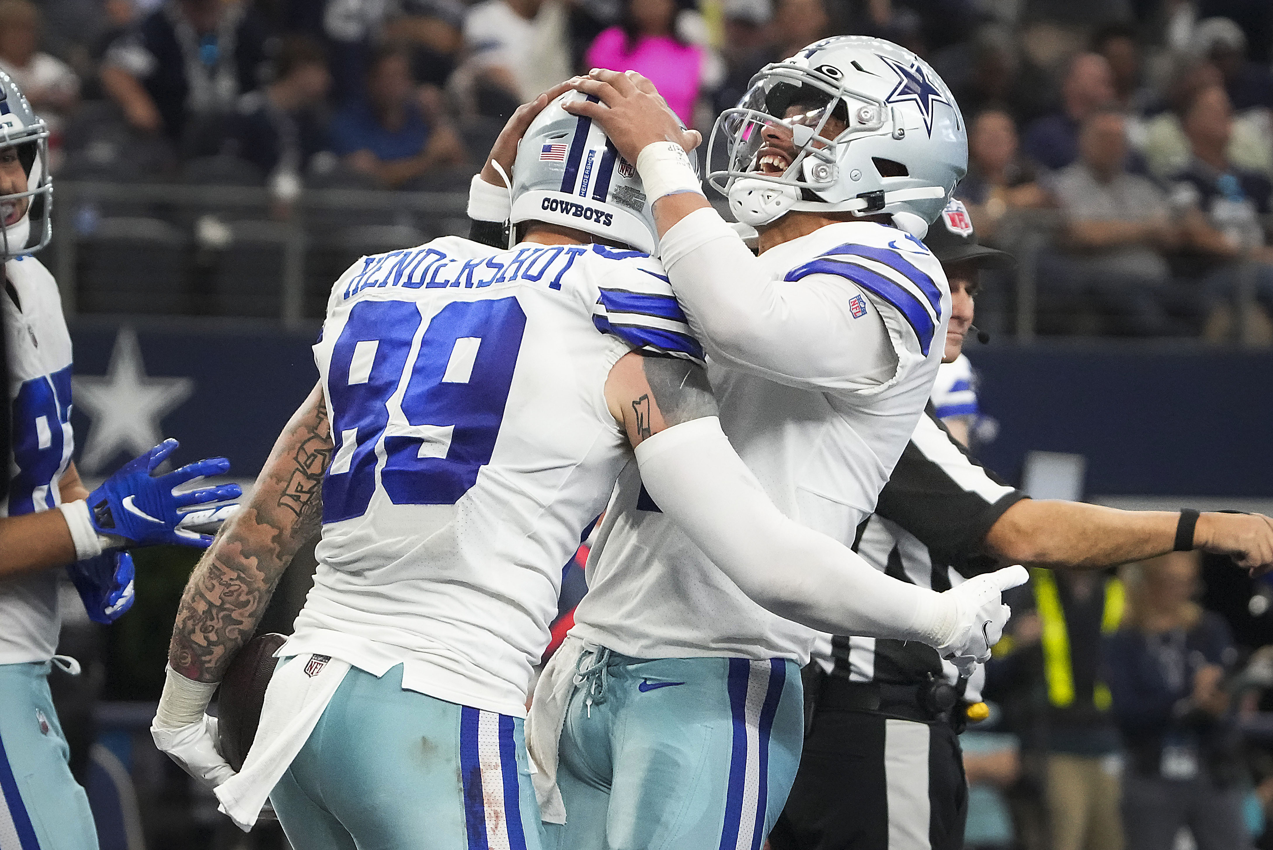 Tight end (89) Peyton Hendershot of the Dallas Cowboys warms up before  playing against the Los Angeles Rams in an NFL football game, Sunday, Oct.  9, 2022, in Inglewood, Calif. Cowboys won