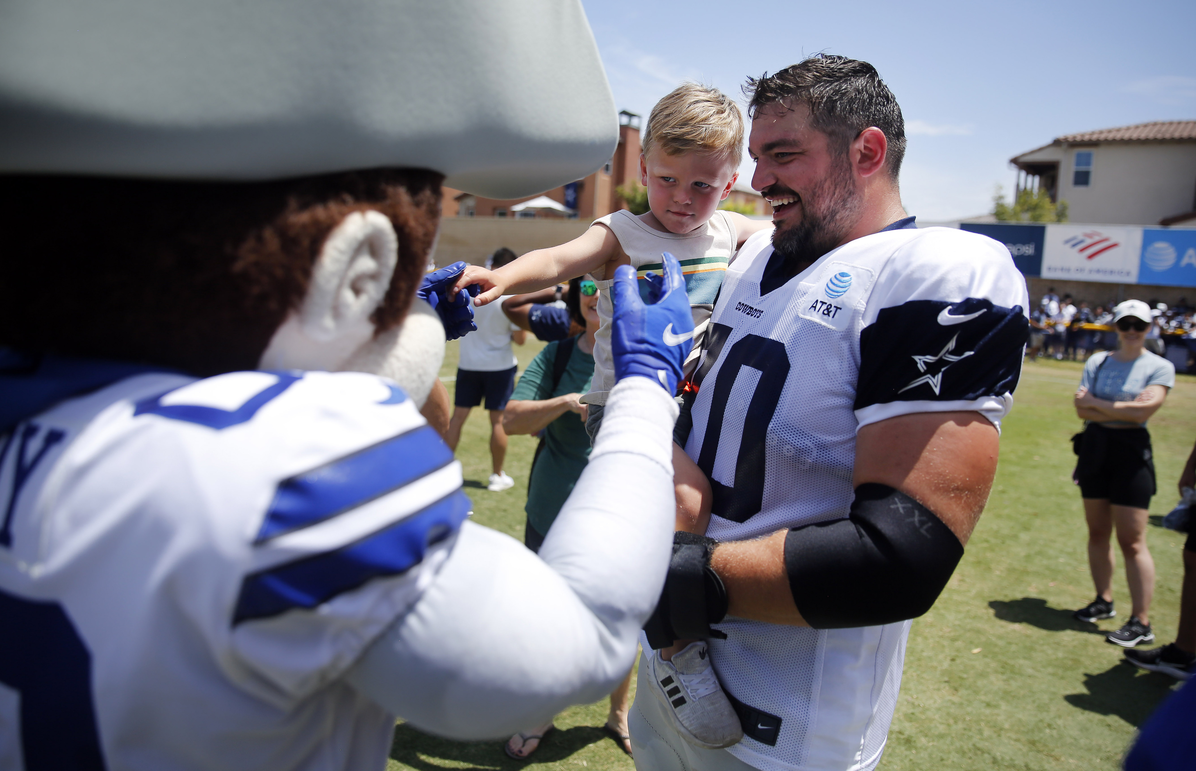 Dallas Cowboys welcome beefed up and healthy Neville Gallimore