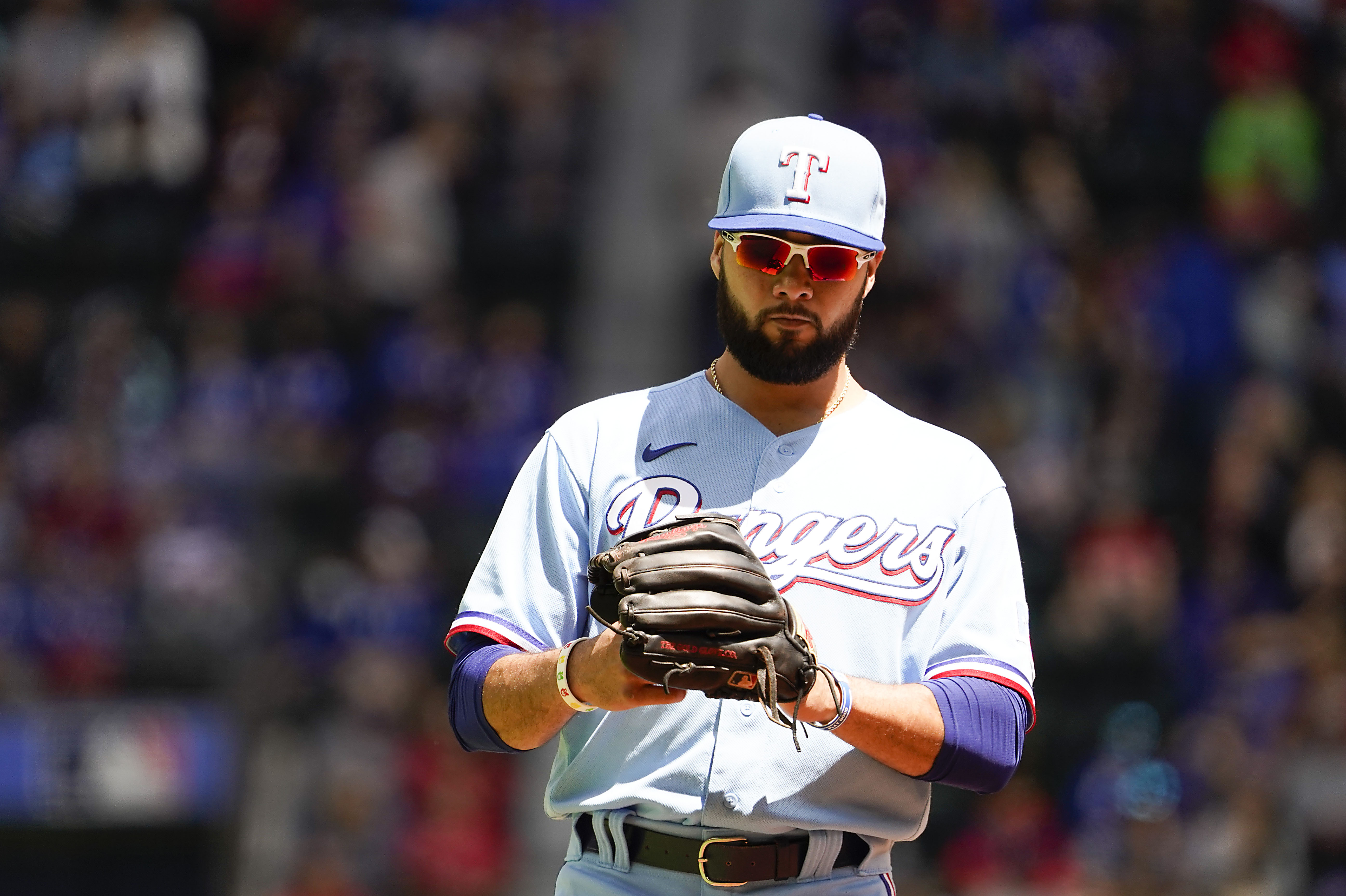 While searching for a long-term leadoff hitter, Rangers experiment
