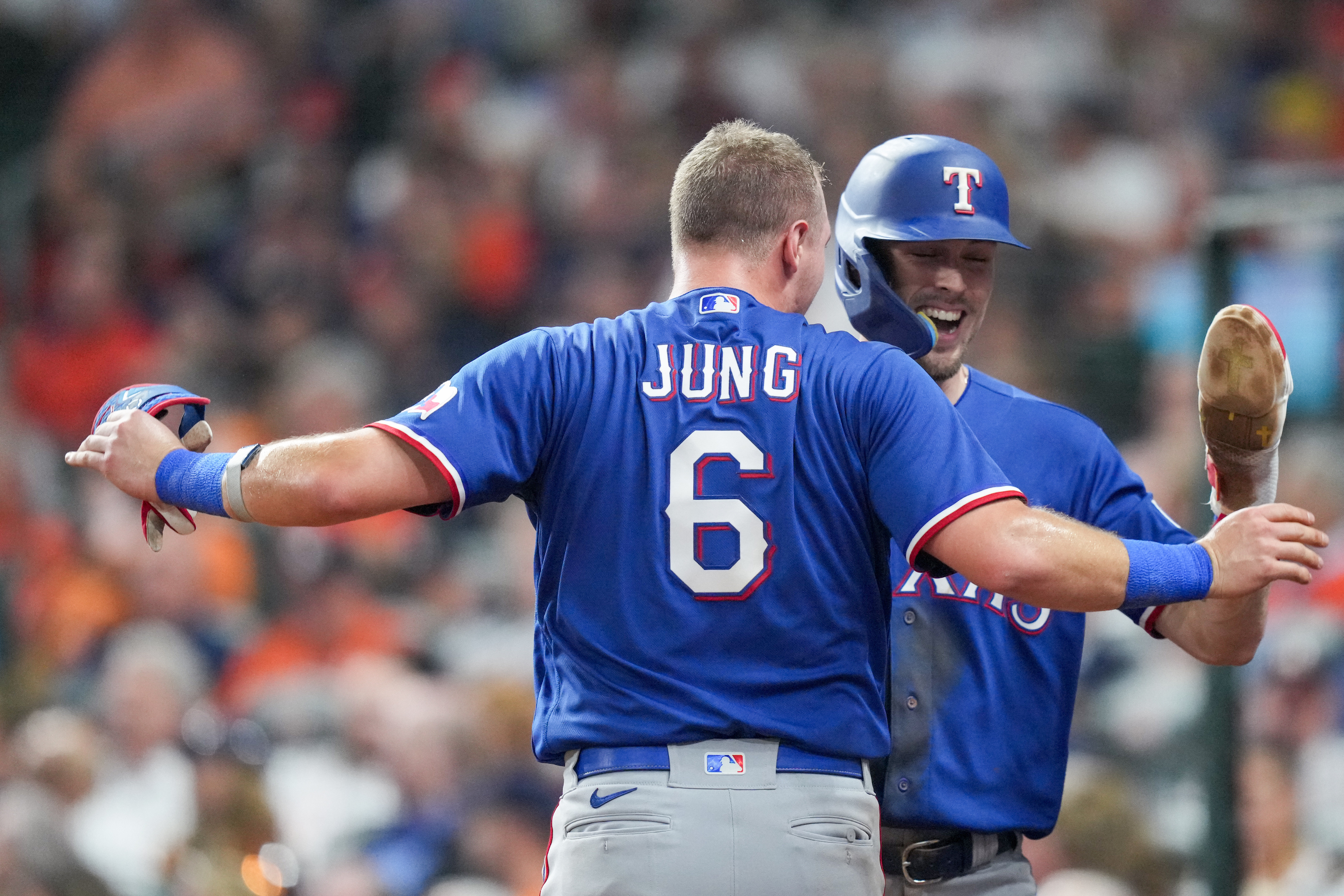 Adolis Garcia does epic bat spike after huge go-ahead homer in