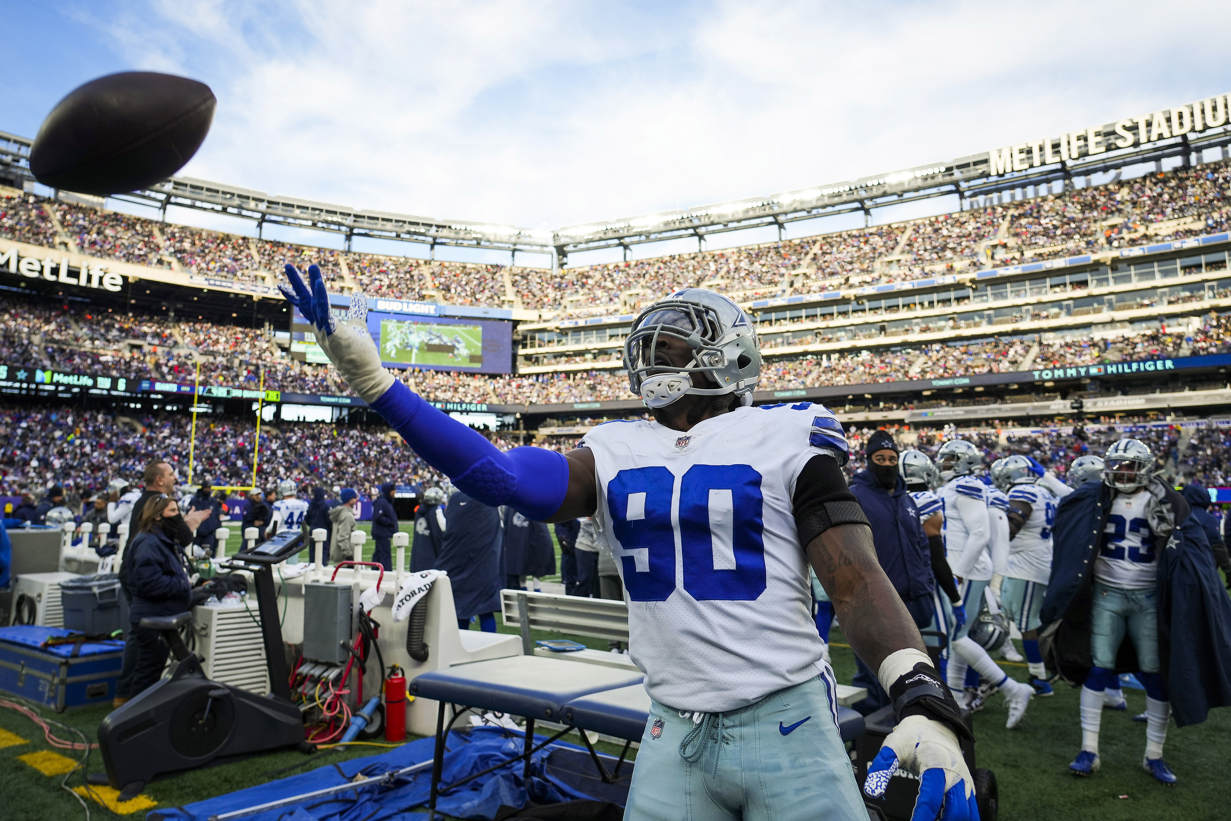 DeMarcus Lawrence gets honorable mention in ESPN's top 10 edge rushers -  Blogging The Boys