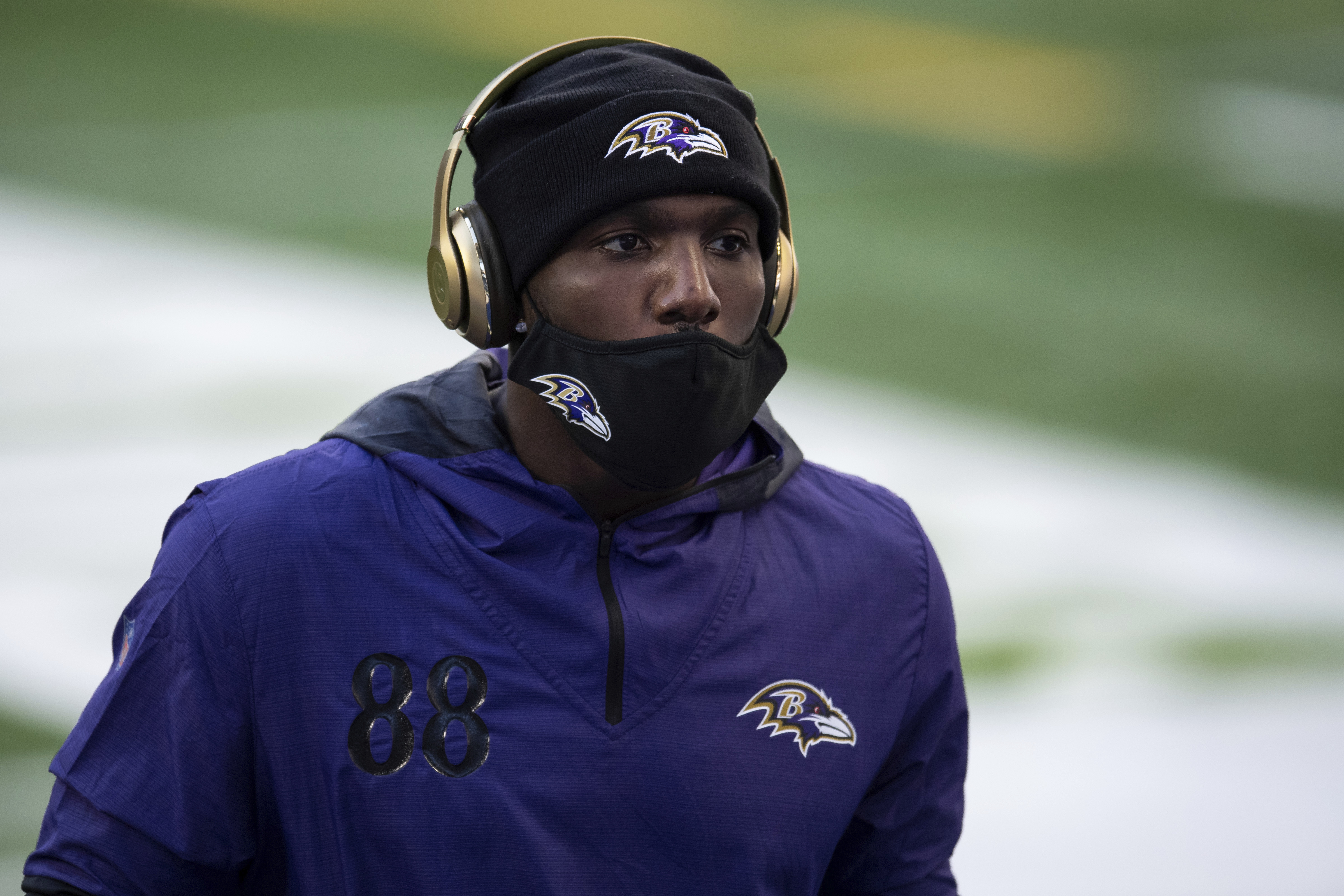 Dallas Cowboys wide receiver Dez Bryant (88) warms up before an