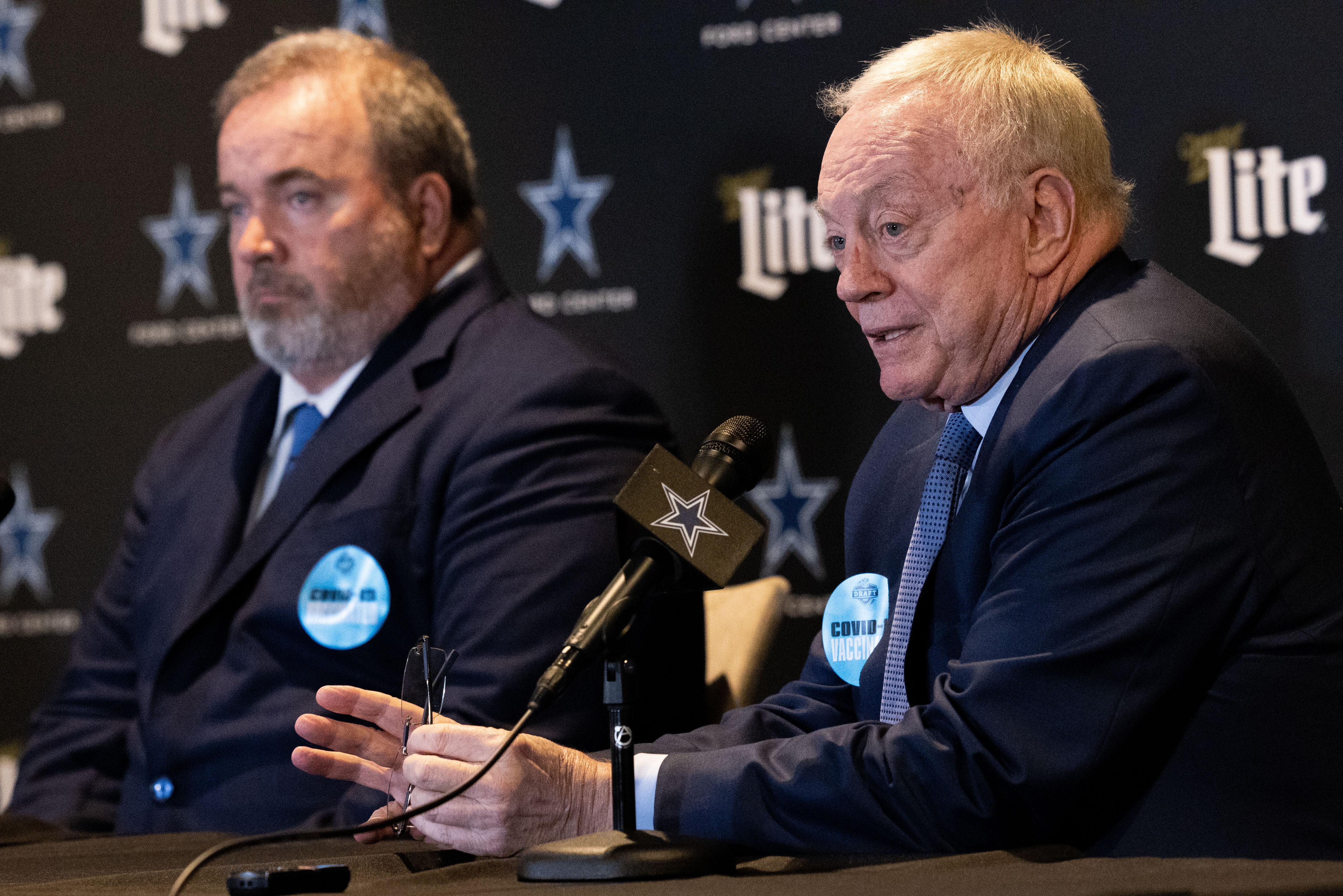 Jerry Jones talks $2.4 million Cowboys cheerleaders settlement