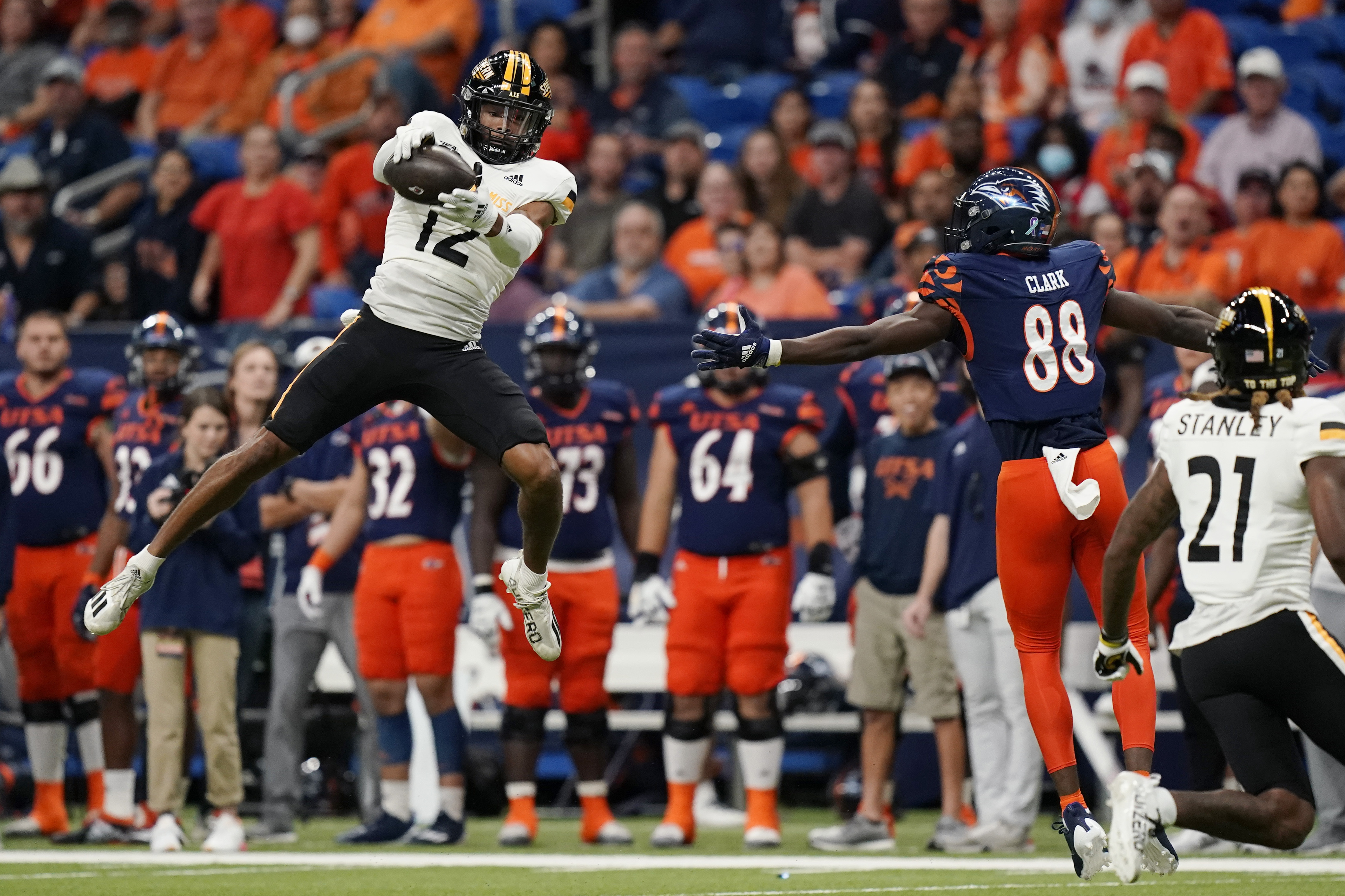 Cowboys trade up for Southern Miss CB Eric Scott, Jr.