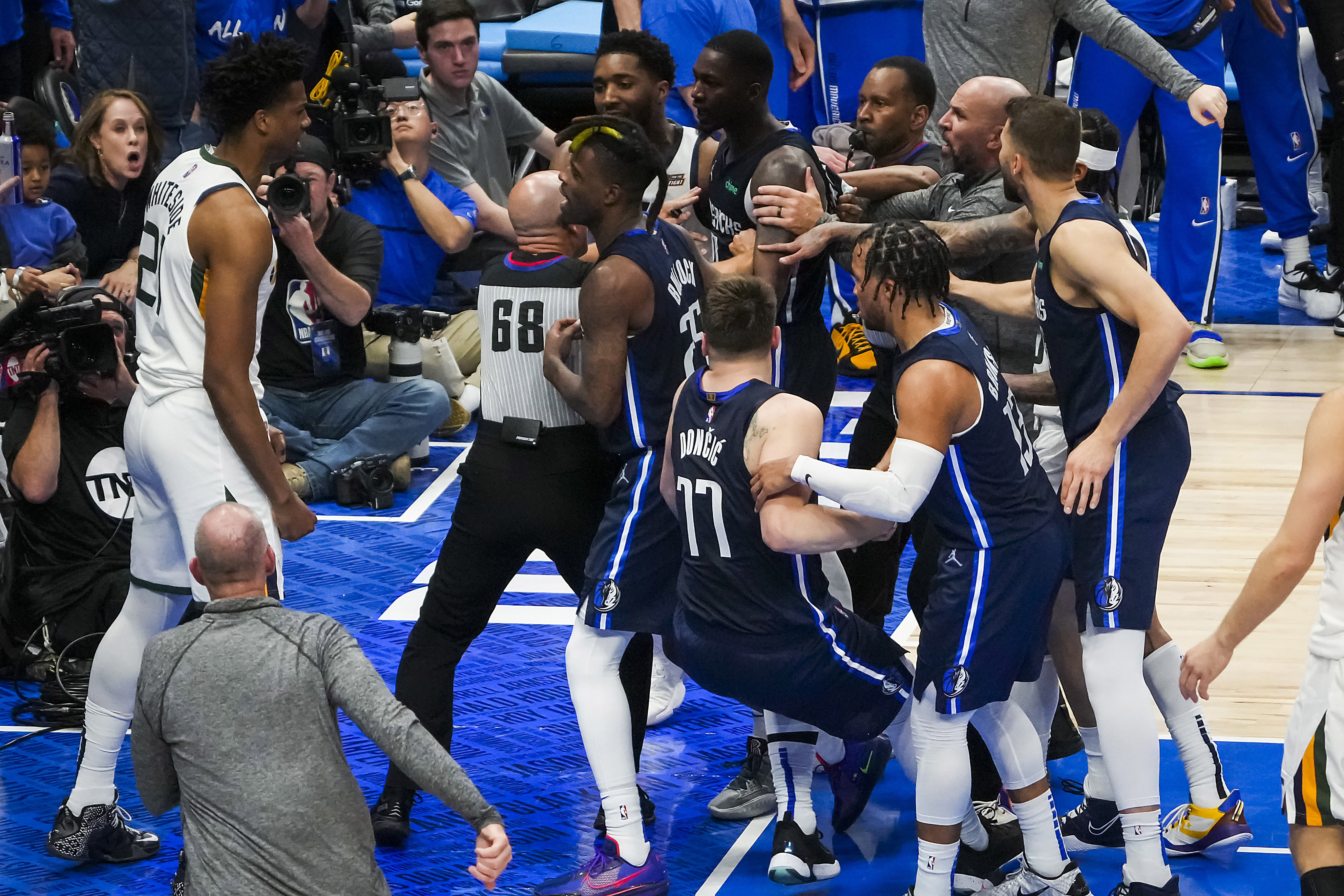 He Can't Miss!: Dwight Powell Breaks Dallas Mavs Record For Consecutive  Shots Made - Sports Illustrated Dallas Mavericks News, Analysis and More